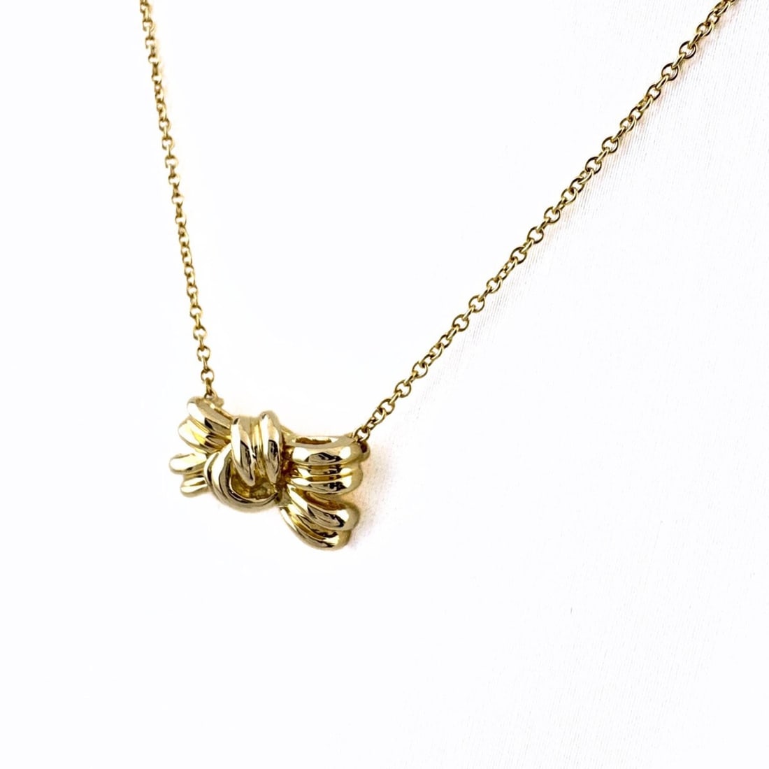 Tiffany & Co. Designer Necklace, Yellow Gold Pendant 750, Women's: --- Catalog ---Category: SizeNeck Circumference: 42 cm / 16.53''Category: DesignGender: WomenMaterial: Yellow gold (18K)Necklace Type: Pendant necklaceCategory: GeneralBrand: Tiffany--- Item List ---S