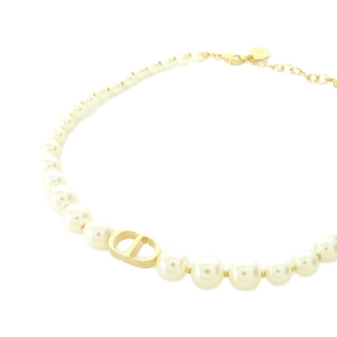 Christian Dior 30 Montaigne Choker N1116MTGRS: --- Catalog ---Category: SizePendant Size: 10mm x 17mm / 0.39'' x 0.66''Neck Circumference: 34 cm - 38 cm / 13.38'' - 14.96''Category: DesignColor: Gold, WhiteGender: WomenNecklace Type: ChokerCategor