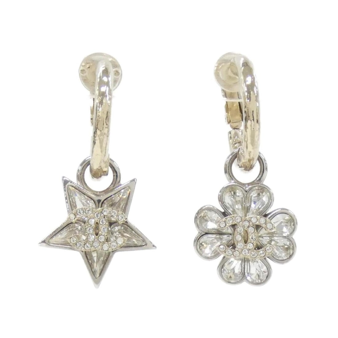 Chanel ABA975 earrings: --- Catalog ---Category: SizeSize (HxWxD): 35.00mm x 17.00mm / 1.38'' x 0.67''Category: DesignType: Clip earringsColor: Gold, SilverGender: WomenCategory: GeneralMPN: ABA975Brand: Chanel--- Item List