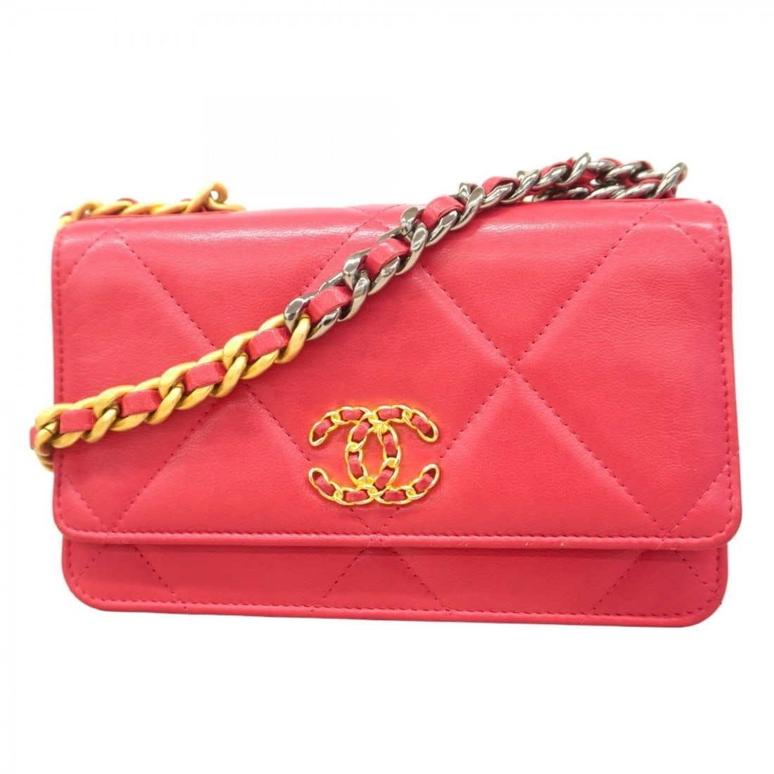 Chanel Matelasse Chain Shoulder Wallet, 19, Lambskin, Pink, Women's: --- Catalog ---Category: SizeSize (HxWxD): 12.5cm x 19.5cm x 4.5cm / 4.92'' x 7.67'' x 1.77''Category: DesignType: Chain/Shoulder walletColor: PinkGender: WomenMaterial: Leather Leather/Fur Type: Lamb