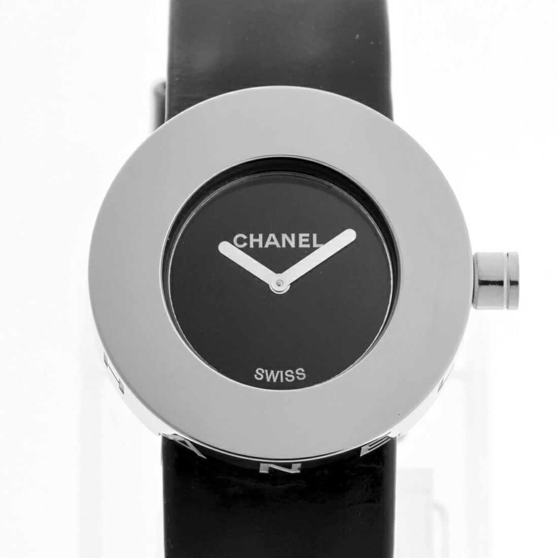 CHANEL La Ronde H0579 Black Quartz Watch A-159526: --- Catalog ---Category: SizeWrist Size: 14cm - 18cm / 5.51'' - 7.08''Case Diameter: 29mm / 1.14''Category: DesignType: WristwatchGender: WomenColor (Dial): BlackMaterial (Band): Leather, Stainless st