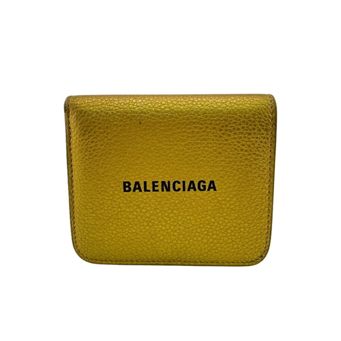 BALENCIAGA Everyday Compact Wallet, Bi-fold Gold, Unisex: --- Catalog ---Category: SizeSize (HxWxD): 9cm x 10cm / 3.54'' x 3.93''Category: DesignType: Wallet (bi-fold)Color: Black, GoldGender: Women,MenMaterial: Leather Category: GeneralBrand: Balenciaga---