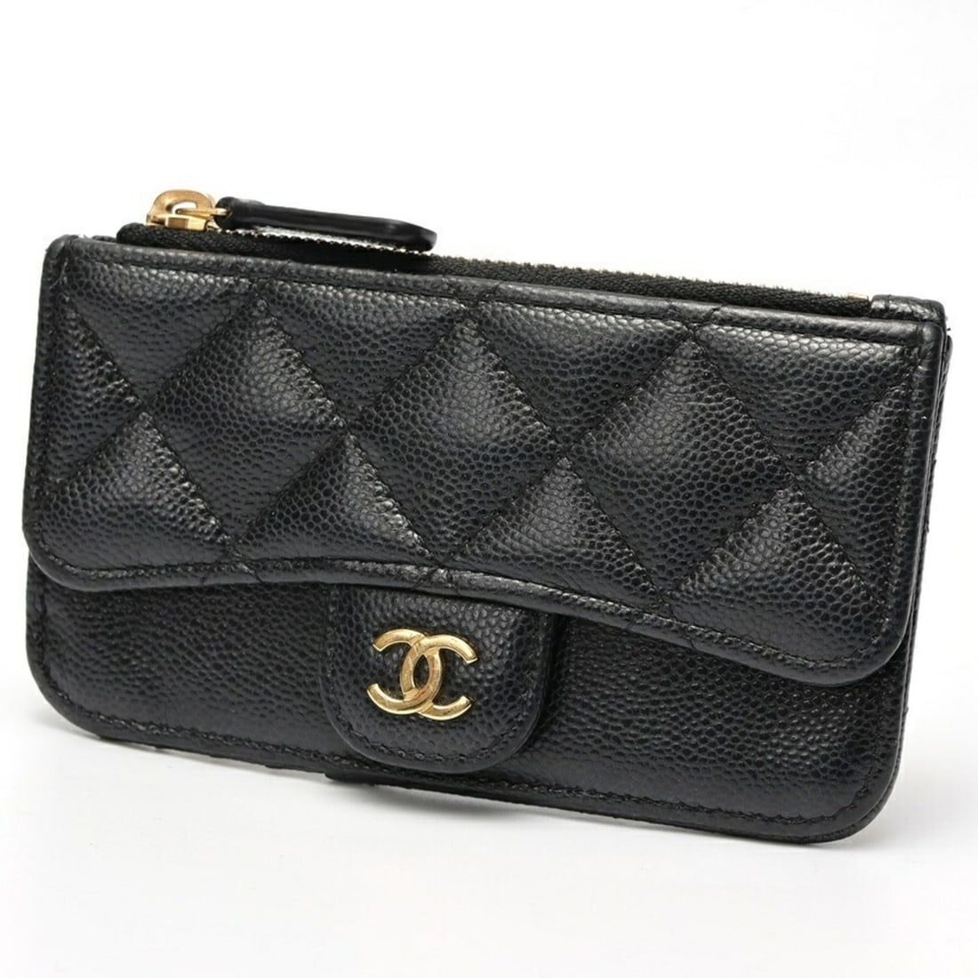 CHANEL Matelasse Coin Card Holder AP2570 Caviar Skin Black S-159518: --- Catalog ---Category: DesignType: Card caseColor: BlackGender: Women,MenMaterial: Grained Calfskin Category: GeneralMPN: AP2570Brand: ChanelCountry of Origin: ItalyCategory: Physical PropertiesSize