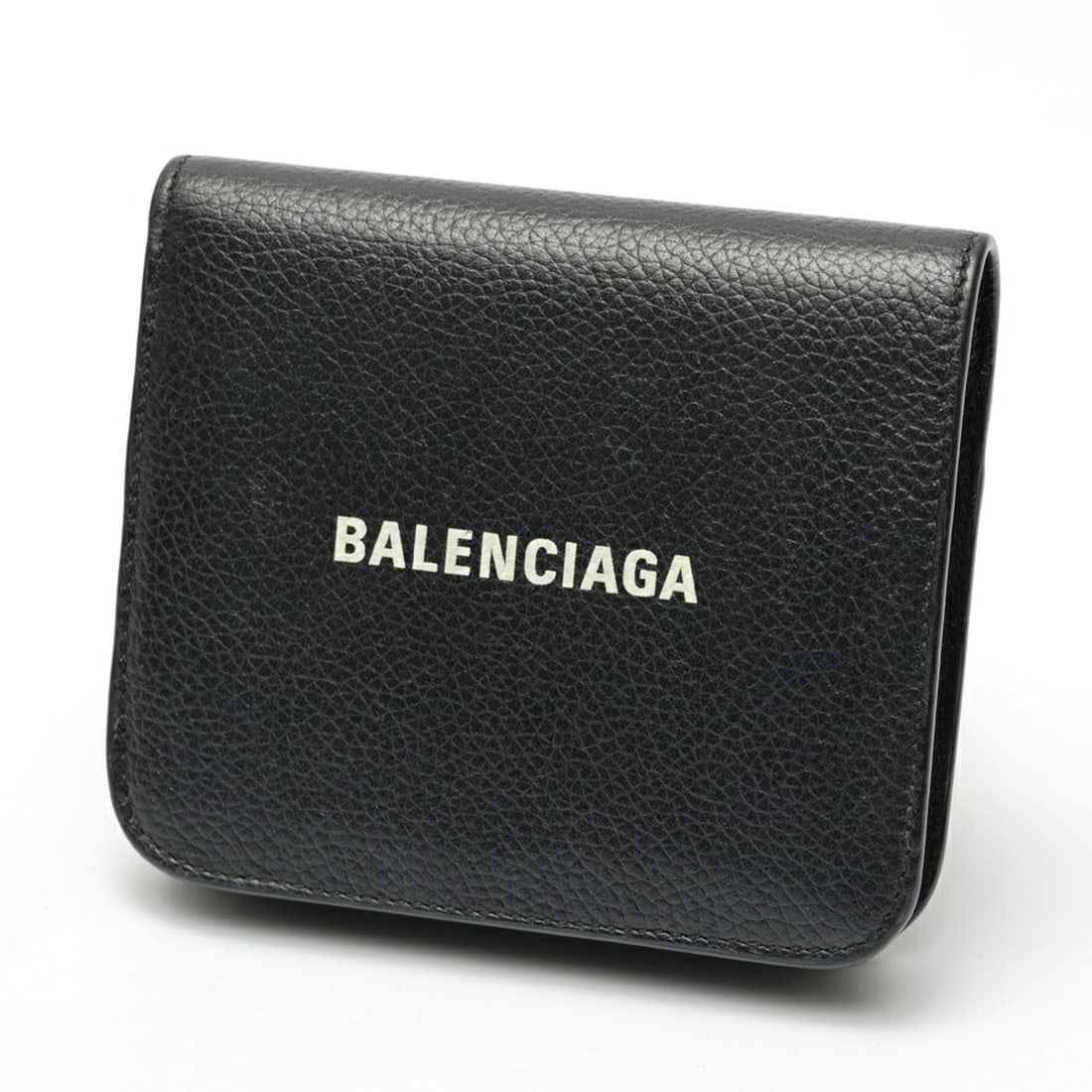 Balenciaga Cash Mini Wallet Bifold 594216 Kataoshi Leather Black E-159399: --- Catalog ---Category: SizeSize (HxWxD): 8.5cm x 10cm x 2cm / 3.34'' x 3.93'' x 0.78''Category: DesignType: Wallet (bi-fold)Color: BlackGender: Women,MenMaterial: Leather Category: GeneralMPN: 59421