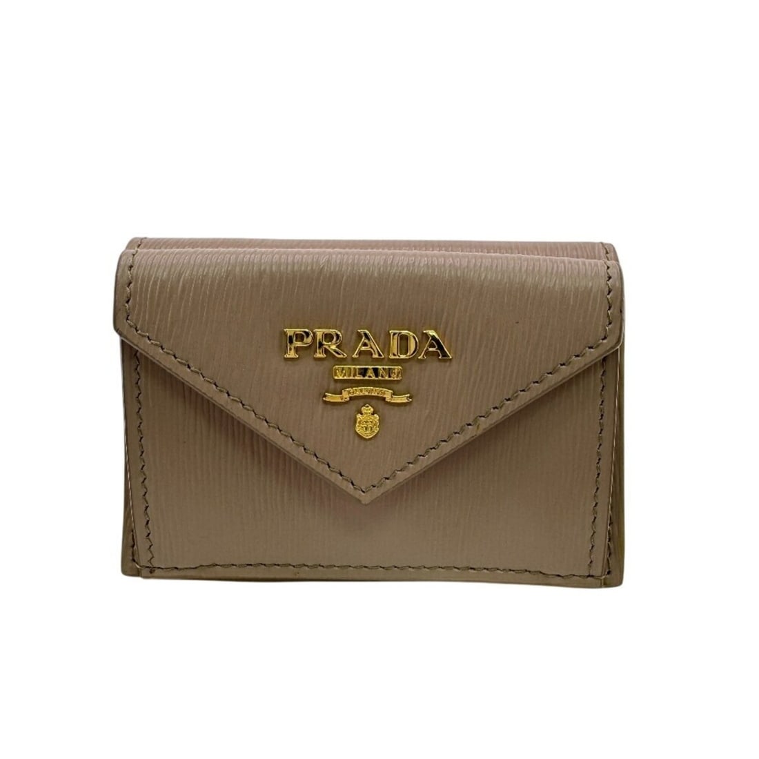 PRADA 1MH021 Compact Wallet, Vitello Move Tri-fold Pink, Women's: --- Catalog ---Category: SizeSize (HxWxD): 7cm x 9.5cm / 2.75'' x 3.74''Category: DesignType: Wallet (tri-fold)Color: PinkGender: WomenMaterial: Leather Category: GeneralBrand: Prada--- Item List ---S