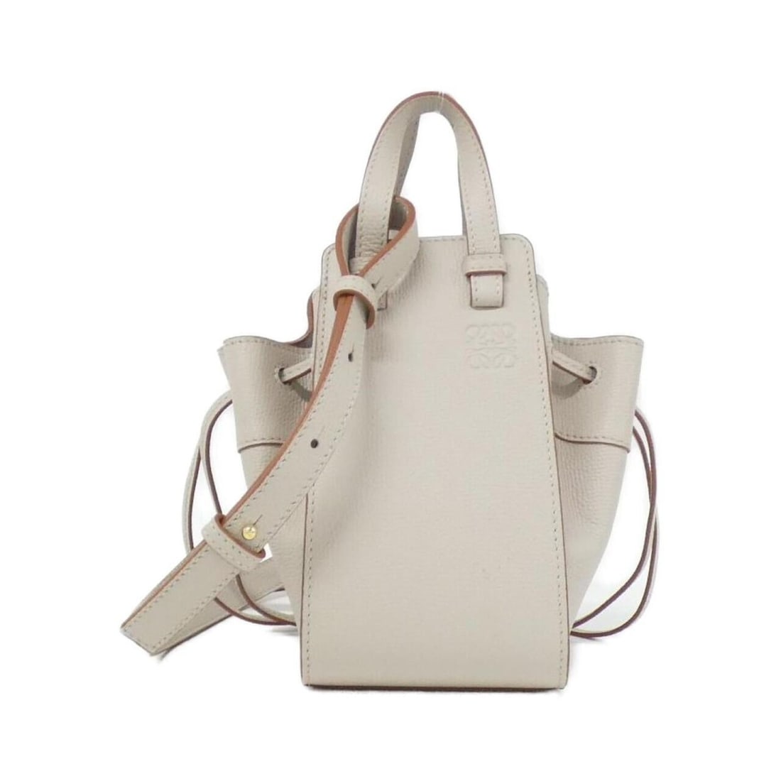 Loewe Hammock Drawstring Mini Shoulder Bag A538V07X10: --- Catalog ---Category: SizeSize (HxWxD): 18cm x 11cm x 16cm / 7.08'' x 4.33'' x 6.29''Category: DesignType: Shoulder bagColor: BeigeGender: WomenMaterial: Leather Leather/Fur Type: CalfskinCategory: