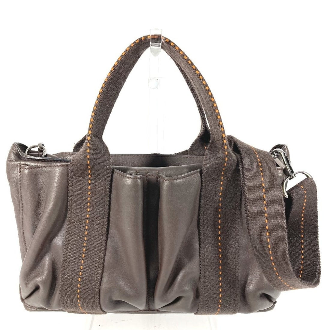 HERMES Caravan Horizontal PM with orange stitching. This 2-way leather bag can be used as a shoulder: --- Catalog ---Category: SizeSize (HxWxD): 17cm x 27cm x 6cm / 6.69'' x 10.62'' x 2.36''Category: DesignType: Handbag, Shoulder bagColor: Brown, OrangeGender: Men,Women,UnisexMaterial: Leather Categor