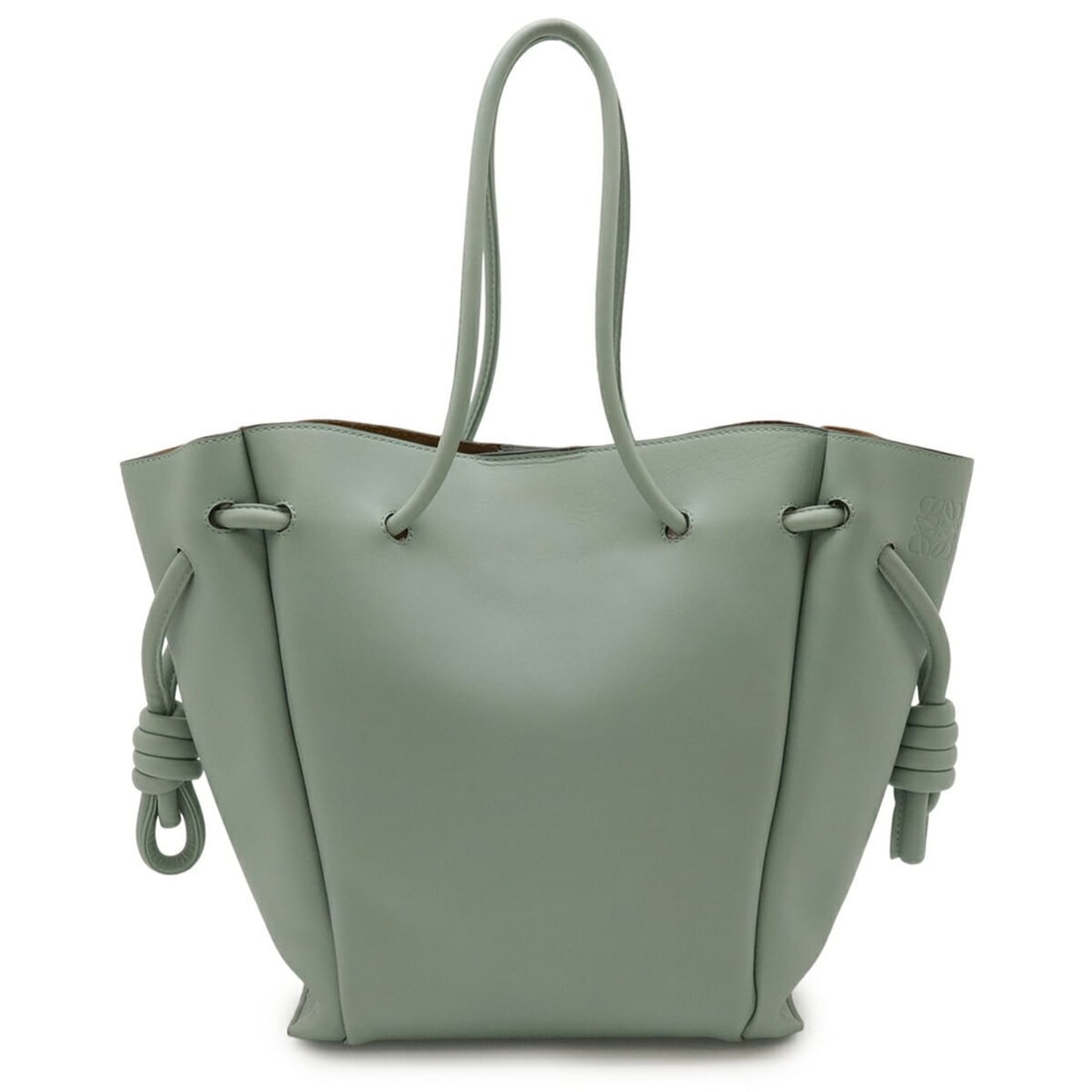 LOEWE FLAMENCO KNOT Tote Bag/Shoulder Bag in Mint Blue Leather: --- Catalog ---Category: SizeSize (HxWxD): 28.5cm x 23cm x 13cm / 11.22'' x 9.05'' x 5.11''Category: DesignType: Shoulder bag, Tote bagColor: Mint blueGender: WomenMaterial: Leather Category: GeneralB