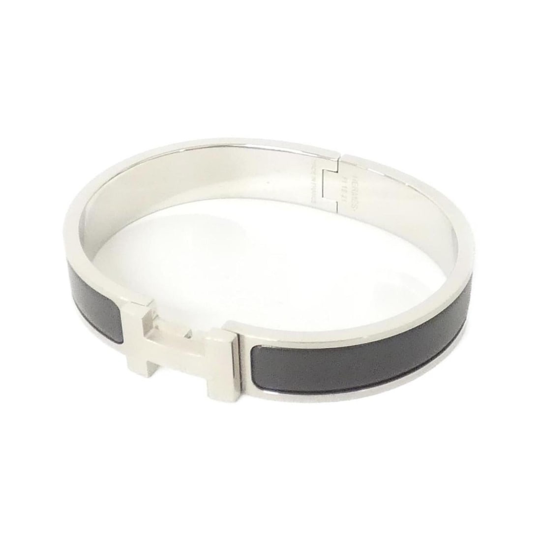 Hermes Click Ash 703203FB Bracelet: --- Catalog ---Category: SizeLength: 18.5cm / 7.28''Category: DesignType: Charm braceletColor: Black, Matte silverGender: Men,WomenCategory: GeneralMPN: 703203FBBrand: Hermes--- Item List ---Section: