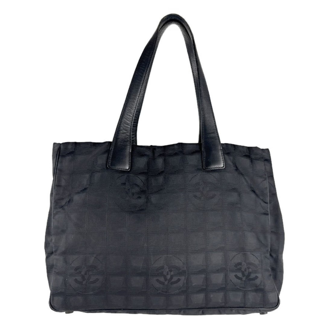 CHANEL New Travel Line Nylon Jacquard Shoulder Bag Tote Bag, Black, Women's, z8239: --- Catalog ---Category: SizeSize (HxWxD): 26cm x 34cm x 15cm / 10.23'' x 13.38'' x 5.9''Category: DesignType: Shoulder bag, Tote bagColor: BlackGender: WomenMaterial: Nylon , Jacquard Category: Gener