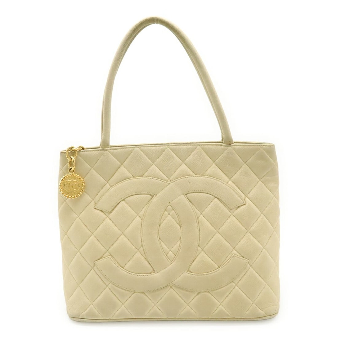 CHANEL Matelasse Coco Mark Reissue Tote Bag Shoulder in Ivory Caviar Skin A01804: --- Catalog ---Category: SizeSize (HxWxD): 24.5cm x 30cm x 15cm / 9.64'' x 11.81'' x 5.9''Category: DesignType: Shoulder bag, Tote bagColor: Black, IvoryGender: WomenMaterial: Grained Calfskin Categor