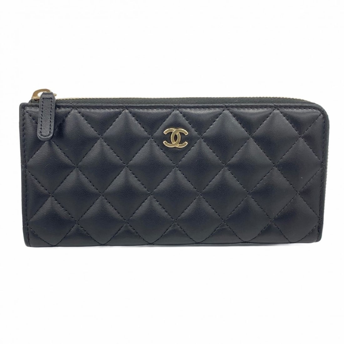 Chanel Matelasse Long Wallet in Black Lambskin and Champagne for Women: --- Catalog ---Category: SizeSize (HxWxD): 9.5cm x 19.5cm x 2cm / 3.74'' x 7.67'' x 0.78''Category: DesignType: Long wallet (bi-fold)Color: BlackGender: WomenMaterial: Leather Leather/Fur Type: Lambsk