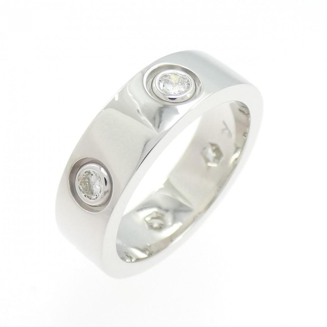 Cartier Love Full Diamond Ring: --- Catalog ---Category: SizeWidth: 5.4mm / 0.21''Weight: 8.1g / 0.28oz.JP Size: 11US Size: 6Category: DesignType: Band ringStone: DiamondGender: WomenMaterial: White gold (18K)Category: GeneralLine: