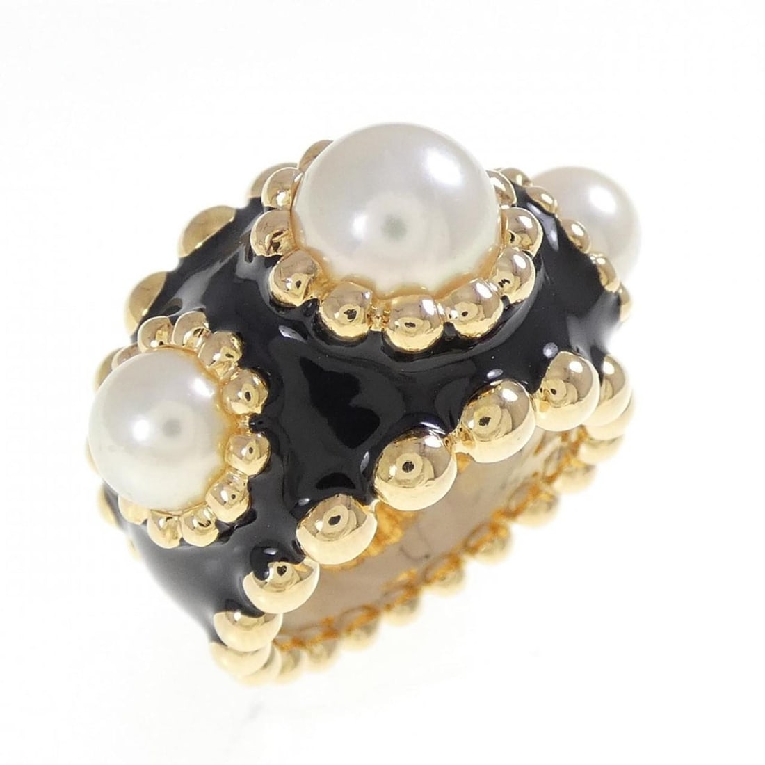 Chanel Akoya Pearl Ring: --- Catalog ---Category: SizeWidth: 17.1mm / 0.67''Weight: 16.6g / 0.58oz.JP Size: 9US Size: 5Category: DesignType: Band ringStone: PearlGender: WomenMaterial: Resin, Yellow gold (18K)Category: Genera