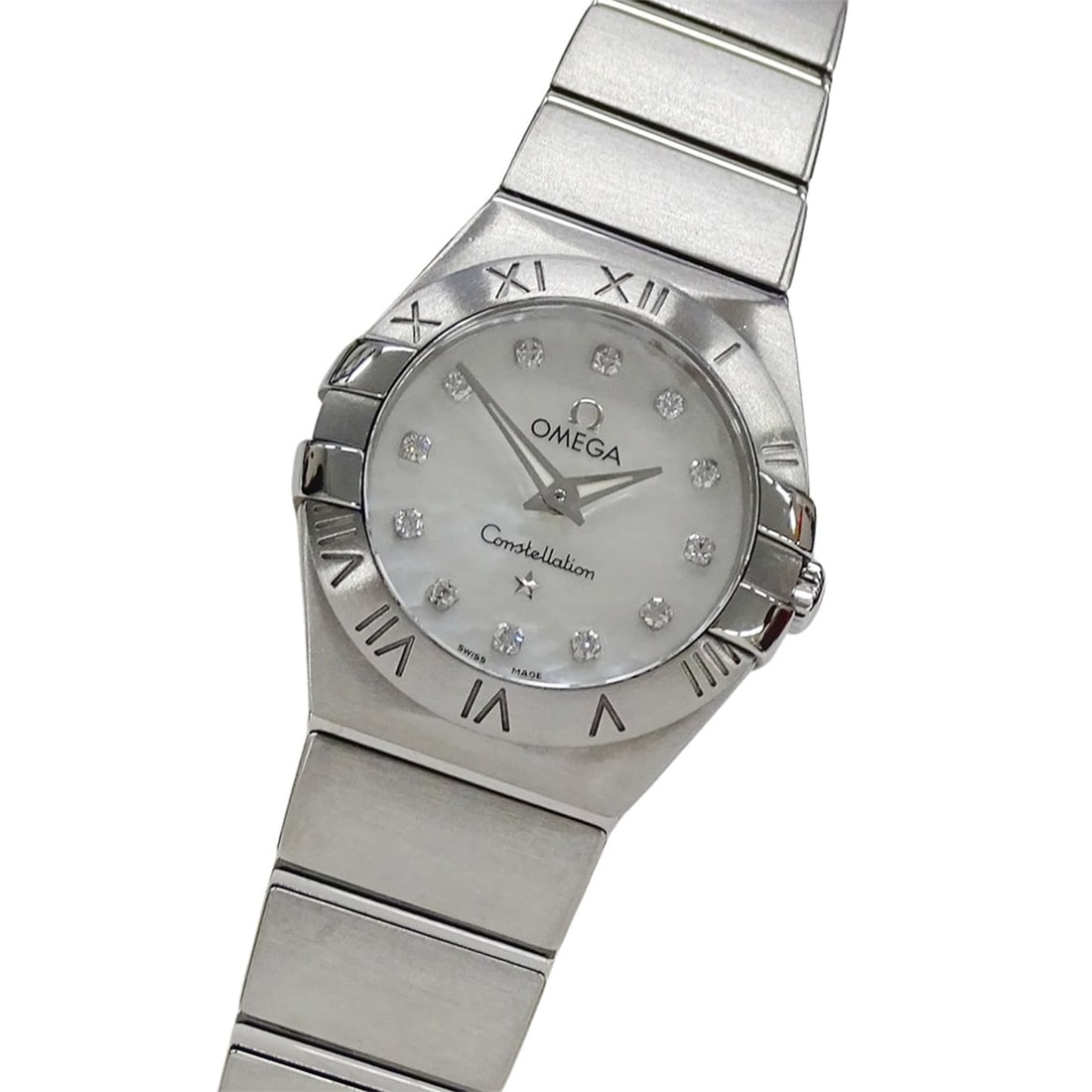 OMEGA Constellation Brushed 123.10.24.60.55.001 Women's Watch with 12 Diamonds, Shell, Quartz: --- Catalog ---Category: SizeWrist Size: 15.5cm / 6.1''Case Diameter: 25mm / 0.98''Category: DesignType: WristwatchGender: WomenGemstone: DiamondColor (Dial): White shellMaterial (Band): Stainless ste