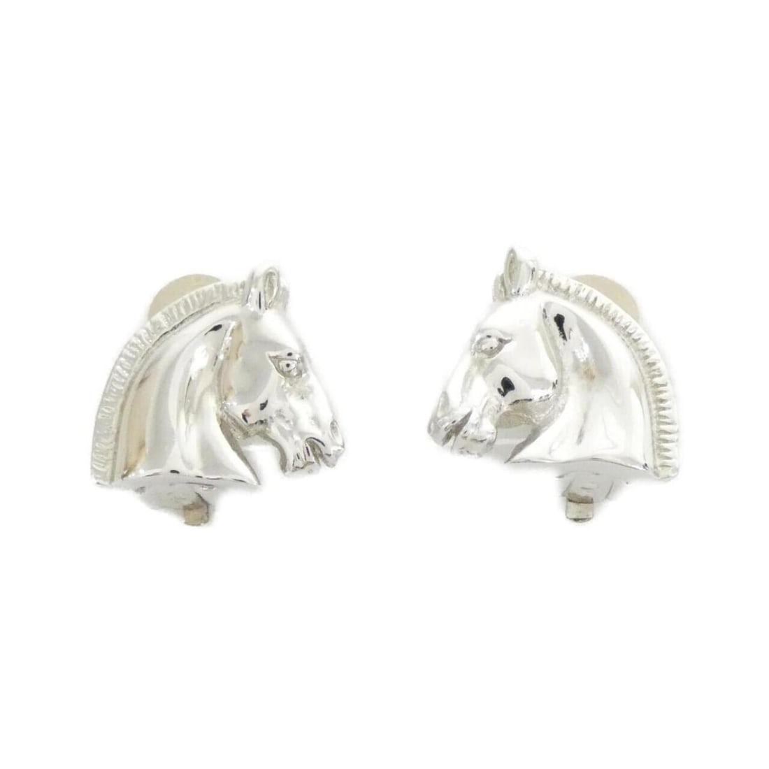 Hermes Earrings: --- Catalog ---Category: SizeSize (HxWxD): 16.00mm x 18.00mm / 0.63'' x 0.71''Category: DesignType: Clip earringsColor: SilverGender: WomenCategory: GeneralBrand: Hermes--- Item List ---Section: Condi