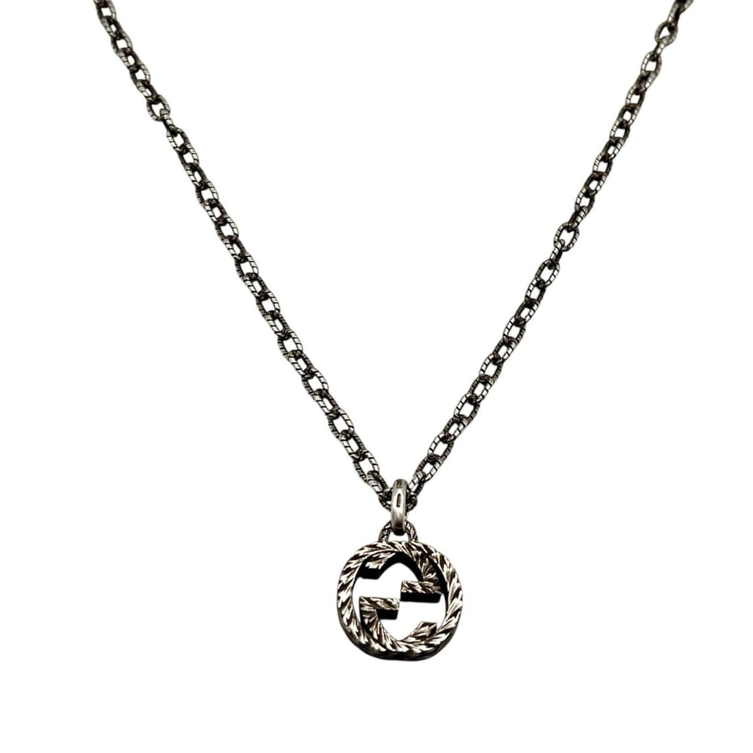 Gucci Interlocking Sterling Silver 925 Necklace for Men: --- Catalog ---Category: SizePendant Size: 15mm x 16mm / 0.59'' x 0.62''Neck Circumference: 45 cm / 17.71''Category: DesignColor: SilverGender: MenMaterial: Silver 925Necklace Type: NecklaceCategory: