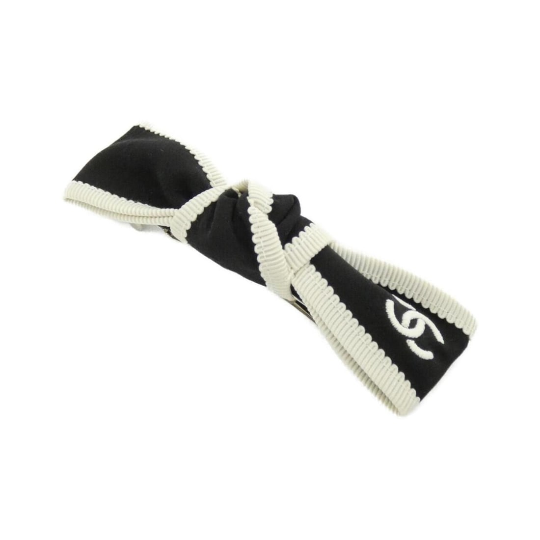 Chanel AA9921 Barrette: --- Catalog ---Category: SizeSize (LxW): 3cm x 9.3cm / 1.18'' x 3.66''Category: DesignType: BarretteColor: Black, Ivory, SilverGender: WomenCategory: GeneralBrand: ChanelModel: AA9921--- Item List ---