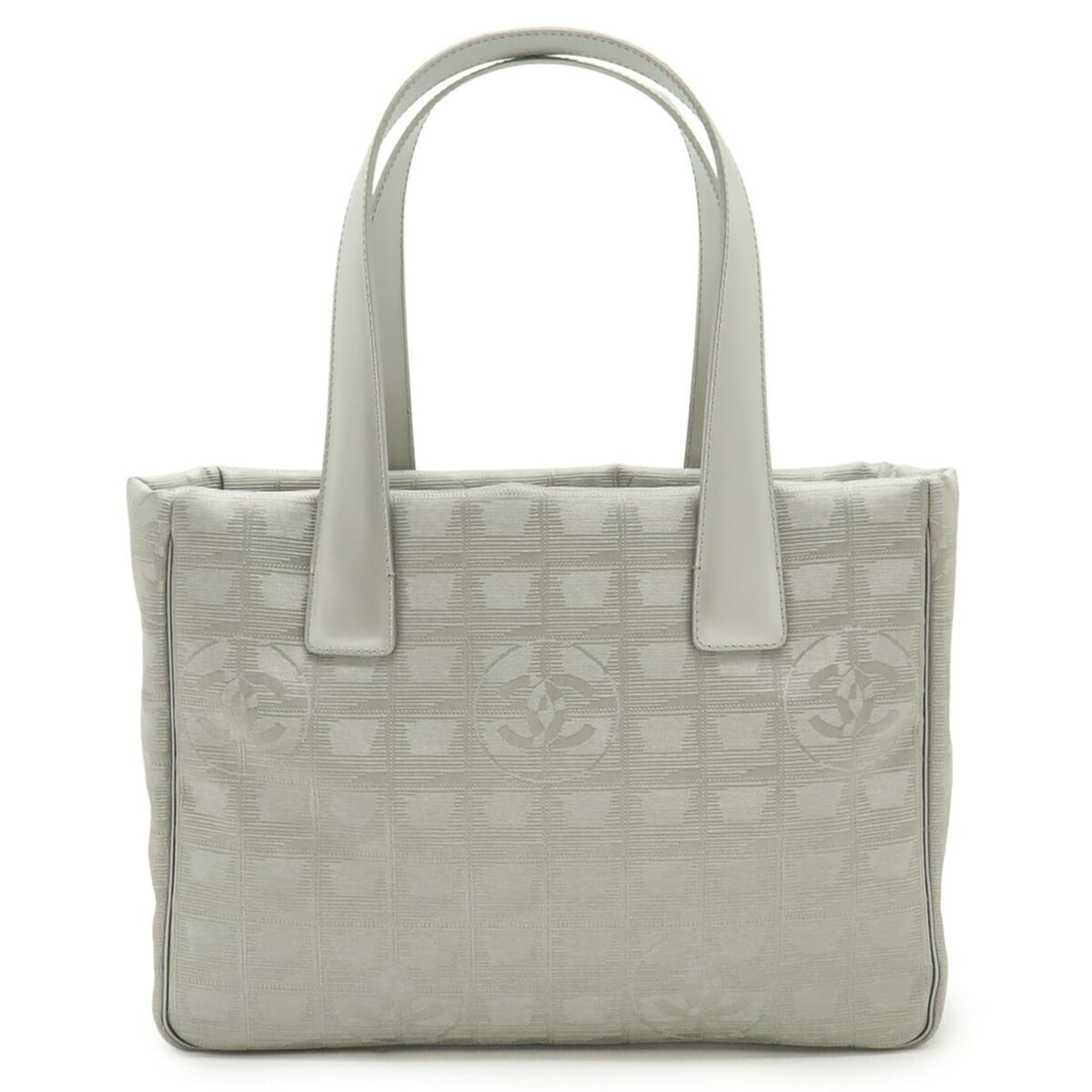 CHANEL New Travel Line Tote PM Shoulder Bag in Nylon Jacquard and Leather, Silver (A20457): --- Catalog ---Category: SizeSize (HxWxD): 21cm x 29cm x 11cm / 8.26'' x 11.41'' x 4.33''Category: DesignType: Shoulder bag, Tote bagColor: SilverGender: WomenMaterial: Nylon , Leather Category: Gener