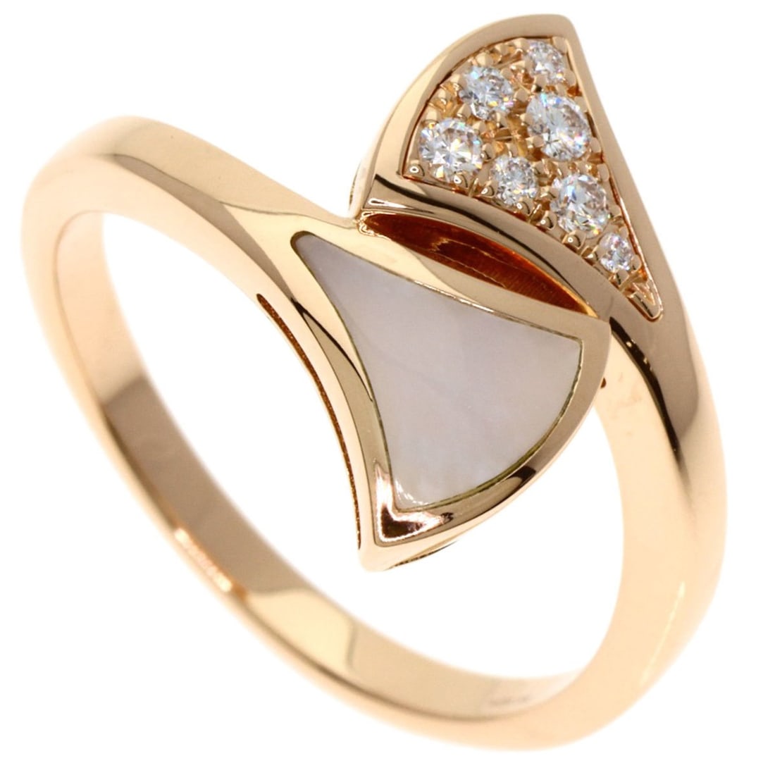 BVLGARI Diva Dream Shell Diamond Ring in 18K Pink Gold for Women: --- Catalog ---Category: SizeJP Size: 9.5US Size: 5Category: DesignType: Band ringStone: Diamond, ShellGender: WomenMaterial: Pink gold (18K)Category: GeneralBrand: Bvlgari--- Item List ---Section: Co