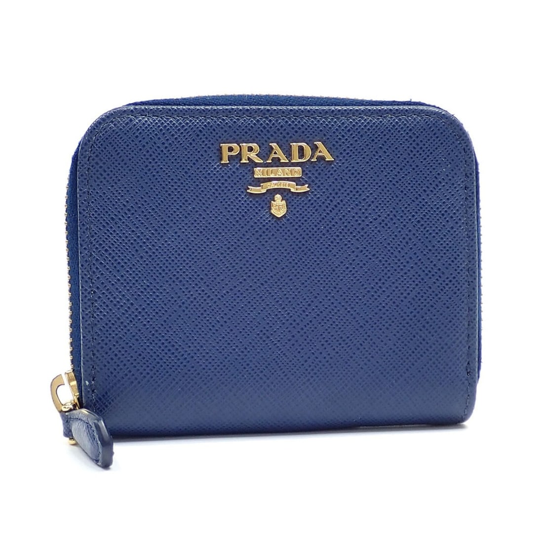Prada Women's Blue Leather Coin Case 1MM268 Round: --- Catalog ---Category: SizeSize (HxWxD): 8cm x 10cm x 2cm / 3.14'' x 3.93'' x 0.78''Category: DesignType: Coin purse/coin caseColor: BlueGender: WomenMaterial: Leather Category: GeneralMPN: 1MM268Br
