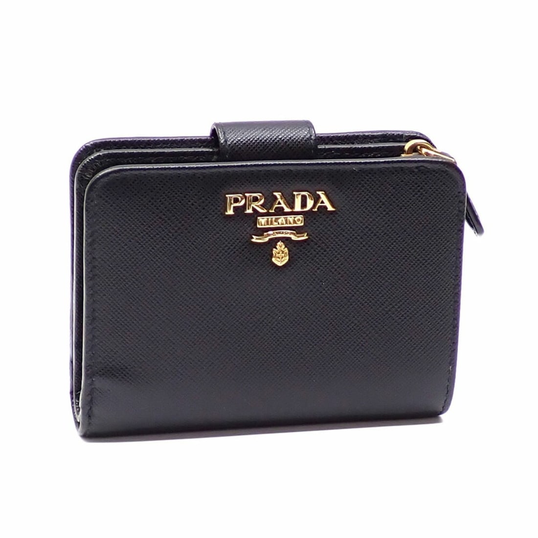 Prada Women's Bifold Wallet in Nero Black Leather (1ML018): --- Catalog ---Category: SizeSize (HxWxD): 9cm x 12cm x 3cm / 3.54'' x 4.72'' x 1.18''Category: DesignType: Wallet (bi-fold)Color: Black, NeroGender: WomenMaterial: Leather Category: GeneralMPN: 1ML01