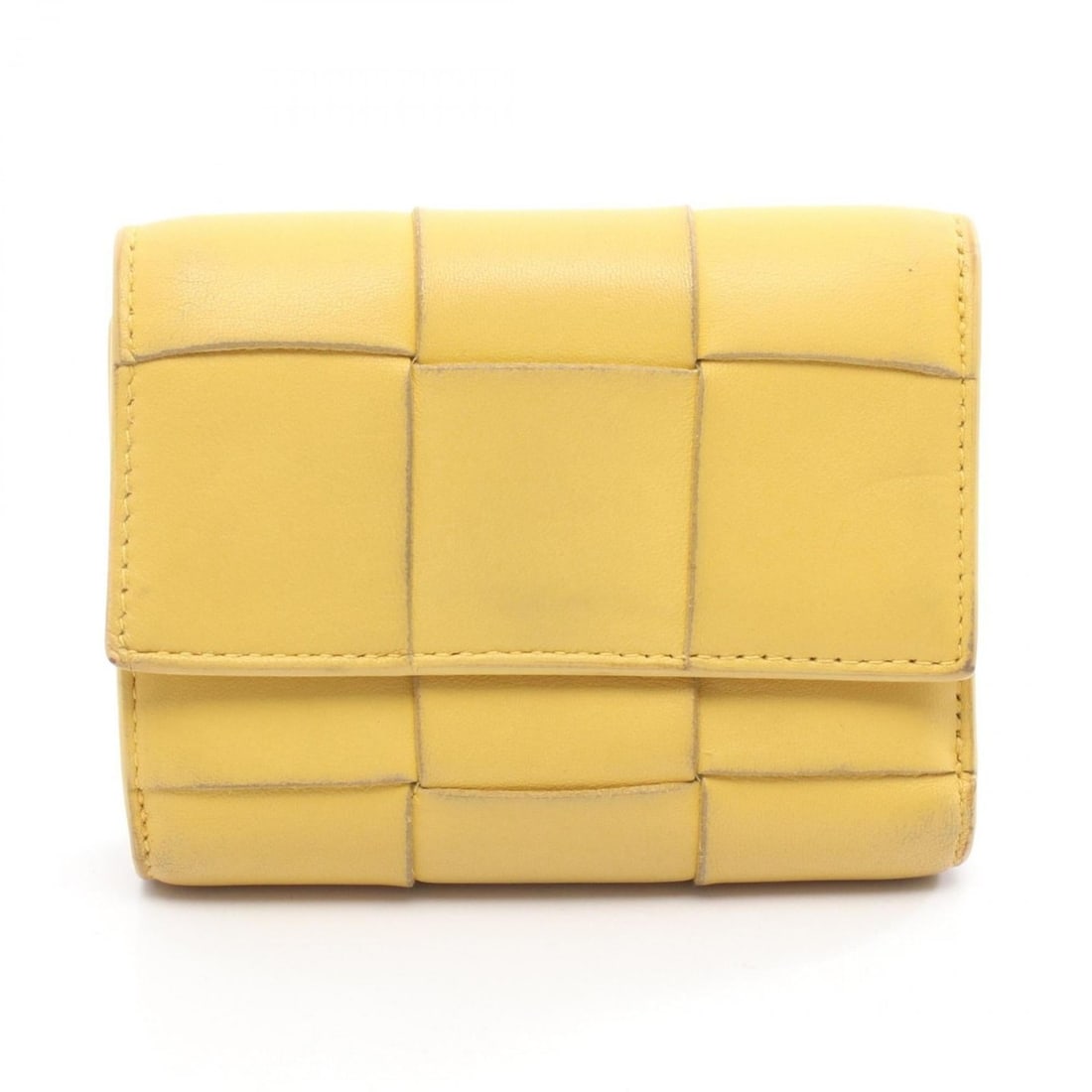 Bottega Veneta Cassette Maxi Intrecciato Small Tri-fold Wallet, Leather, Women's, Yellow, 651372: --- Catalog ---Category: SizeSize (HxWxD): 9.5cm x 11.5cm x 2.5cm / 3.74'' x 4.52'' x 0.98''Category: DesignType: Wallet (tri-fold)Color: YellowGender: WomenMaterial: Leather Category: GeneralMPN: 651