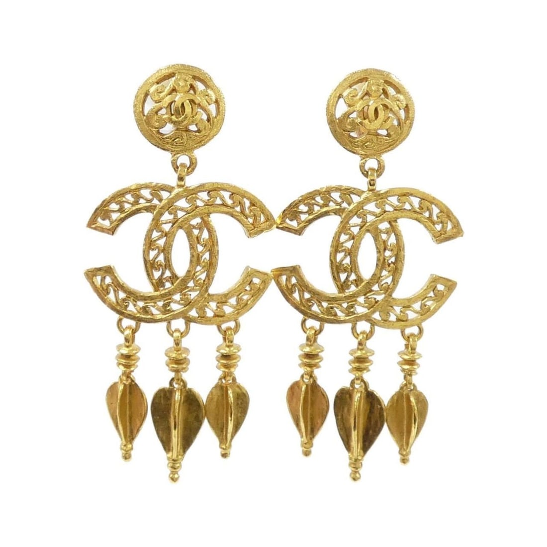 Chanel Earrings: --- Catalog ---Category: SizeSize (HxWxD): 8.50mm x 3.70mm / 0.33'' x 0.15''Category: DesignType: Clip earringsColor: GoldGender: WomenCategory: GeneralBrand: Chanel--- Item List ---Section: Condition