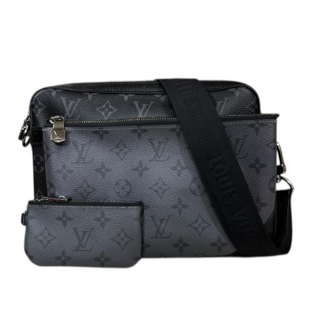 Pre-owned Louis Vuitton Trio Messenger Monogram Eclipse Shoulder Bag, M69443, Black, Men's: --- Catalog ---Category: SizeSize (HxWxD): 18cm x 24.5cm x 4.5cm / 7.08'' x 9.64'' x 1.77''Category: DesignType: Shoulder bagColor: Black, GrayGender: MenMaterial: Monogram Eclipse Category: GeneralMP