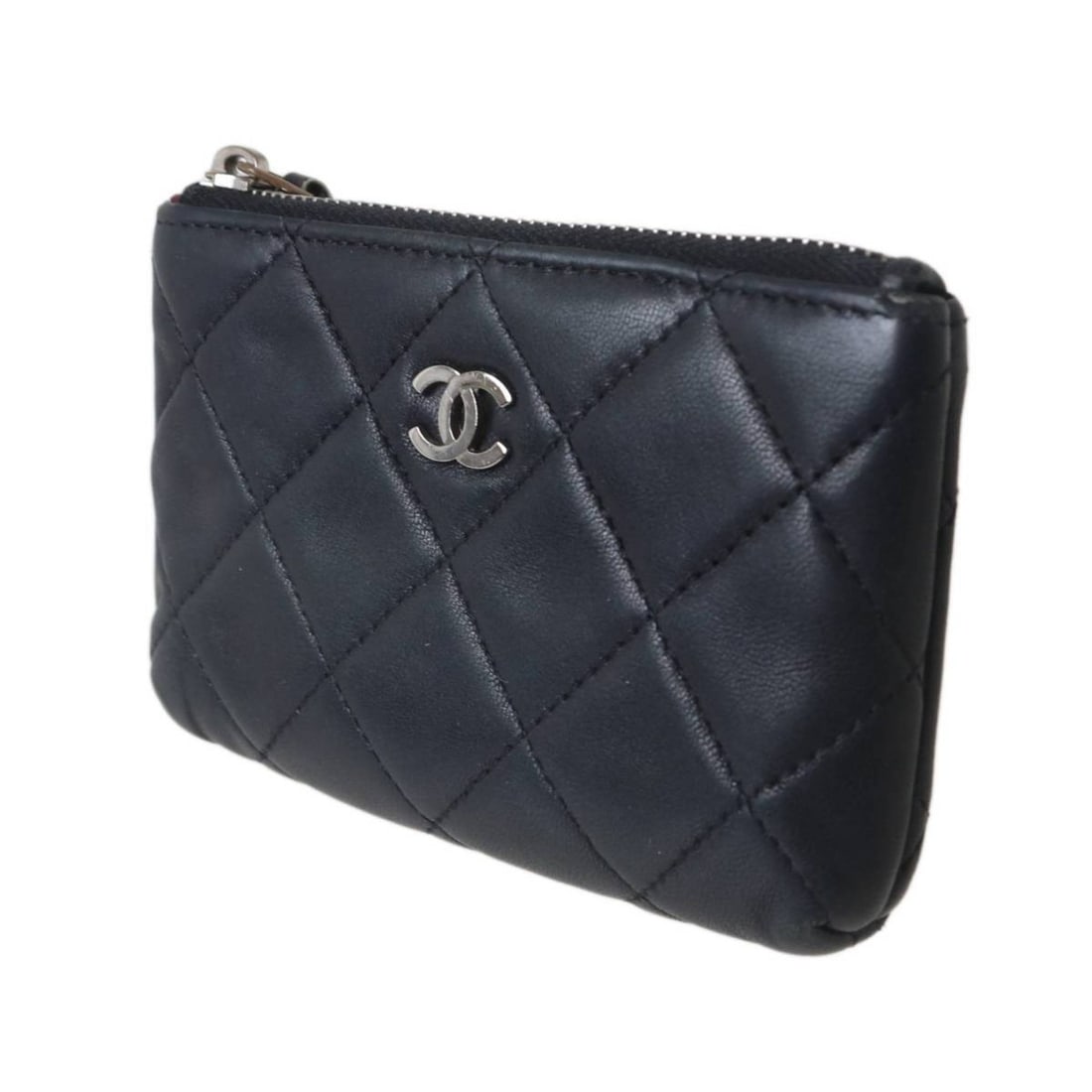 CHANEL Coin Case Matelasse Black 15884099: --- Catalog ---Category: SizeSize (HxWxD): 9cm x 12.5cm x 2cm / 3.54'' x 4.92'' x 0.78''Category: DesignType: Coin purse/coin caseColor: BlackGender: Women,MenCategory: GeneralLine: MatelasseBrand: Ch