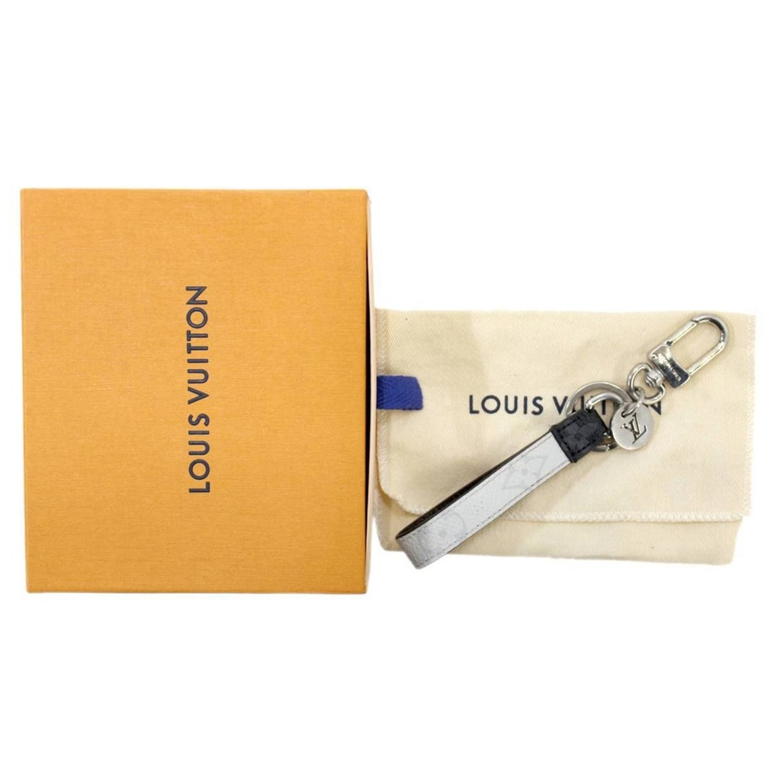 LOUIS VUITTON Louis Vuitton Porte-Clés Dragonne Keychain Monogram M64168 BC0199: --- Catalog ---Category: SizeRing Diameter: 2.8cm / 1.1''Category: DesignType: KeyringColor: MonogramGender: Women,MenMaterial: MonogramCategory: GeneralLine: MonogramBrand: Louis Vuitton--- Item List