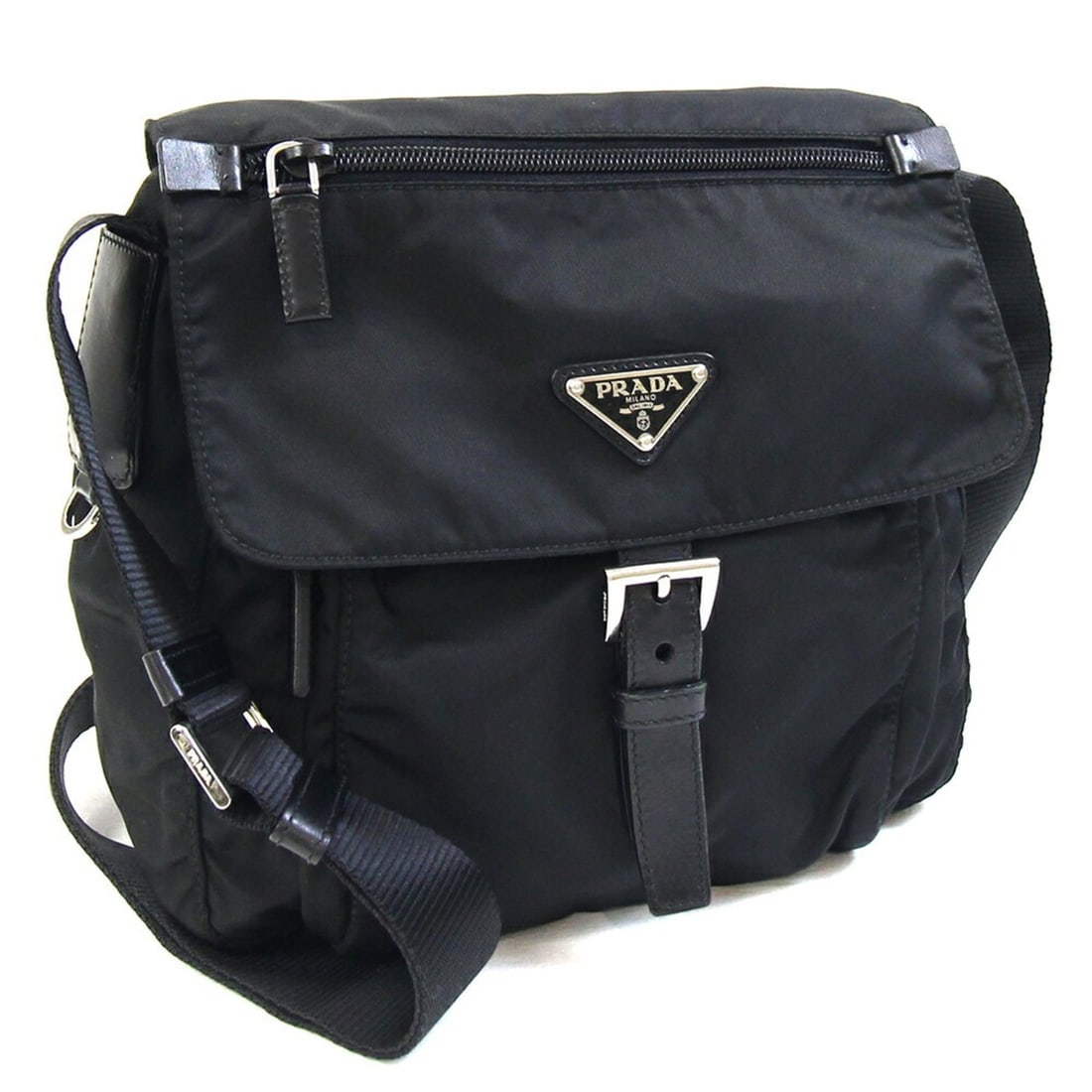 Prada Shoulder Bag BT8994 Black Nylon and Leather Crossbody for Women: --- Catalog ---Category: SizeSize (HxWxD): 21cm x 23cm x 9cm / 8.26'' x 9.05'' x 3.54''Category: DesignType: Shoulder bagColor: BlackGender: WomenMaterial: Nylon , Leather Category: GeneralMPN: BT8994