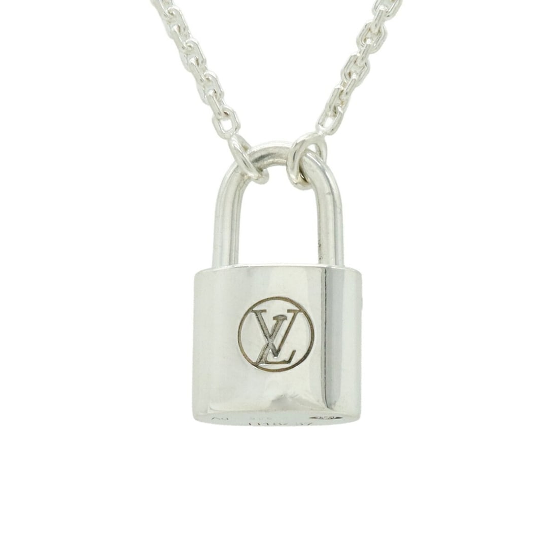 LOUIS VUITTON Louis Vuitton Pendant Silver Lockit UNICEF Necklace in Ag925 Q93559: --- Catalog ---Category: SizePendant Size: 16mm x 9mm / 0.62'' x 0.35''Neck Circumference: 48 cm / 18.89''Category: DesignColor: SilverGender: WomenMaterial: Silver 925Pendant Type: PendantNecklace Ty