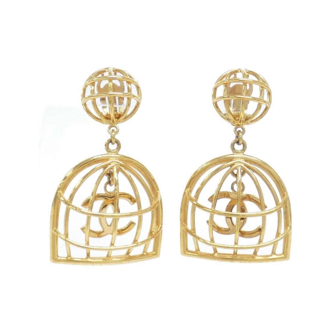 Chanel Earrings: --- Catalog ---Category: SizeSize (HxWxD): 70.00mm x 40.00mm / 2.76'' x 1.57''Category: DesignType: Clip earringsColor: GoldGender: WomenCategory: GeneralBrand: Chanel--- Item List ---Section: Conditi