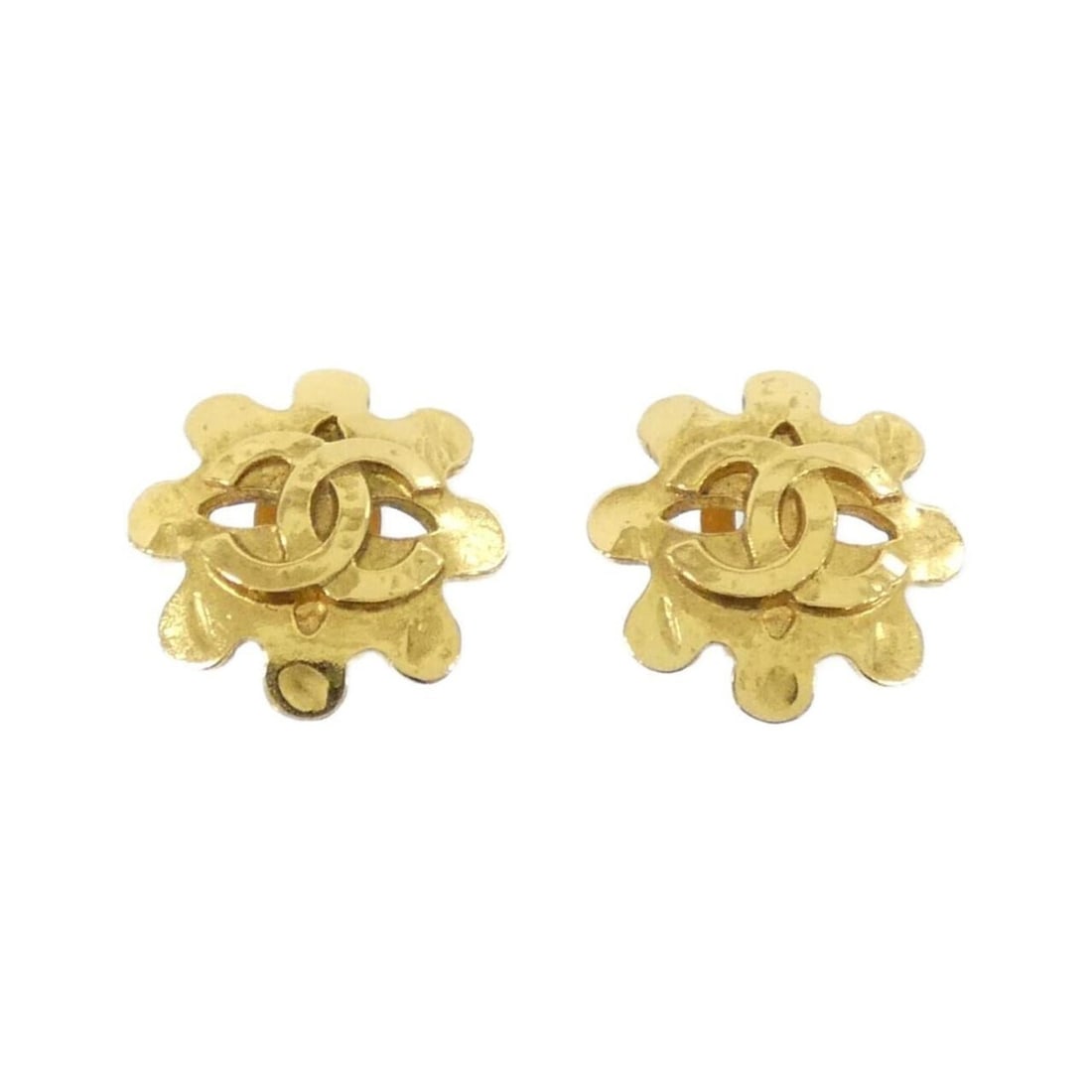 Chanel Earrings: --- Catalog ---Category: SizeSize (HxWxD): 30.00mm x 30.00mm / 1.18'' x 1.18''Category: DesignType: Clip earringsColor: GoldGender: WomenCategory: GeneralBrand: Chanel--- Item List ---Section: Conditi
