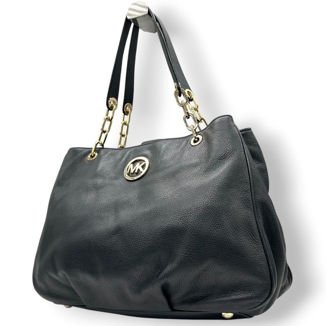 Michael Kors tote bag, shoulder chain, leather, black, gold hardware, women's, size 3: --- Catalog ---Category: SizeSize (HxWxD): 25cm x 39cm x 12cm / 9.84'' x 15.35'' x 4.72''Category: DesignType: Shoulder bag, Tote bagColor: BlackGender: WomenMaterial: Leather Category: GeneralBrand: