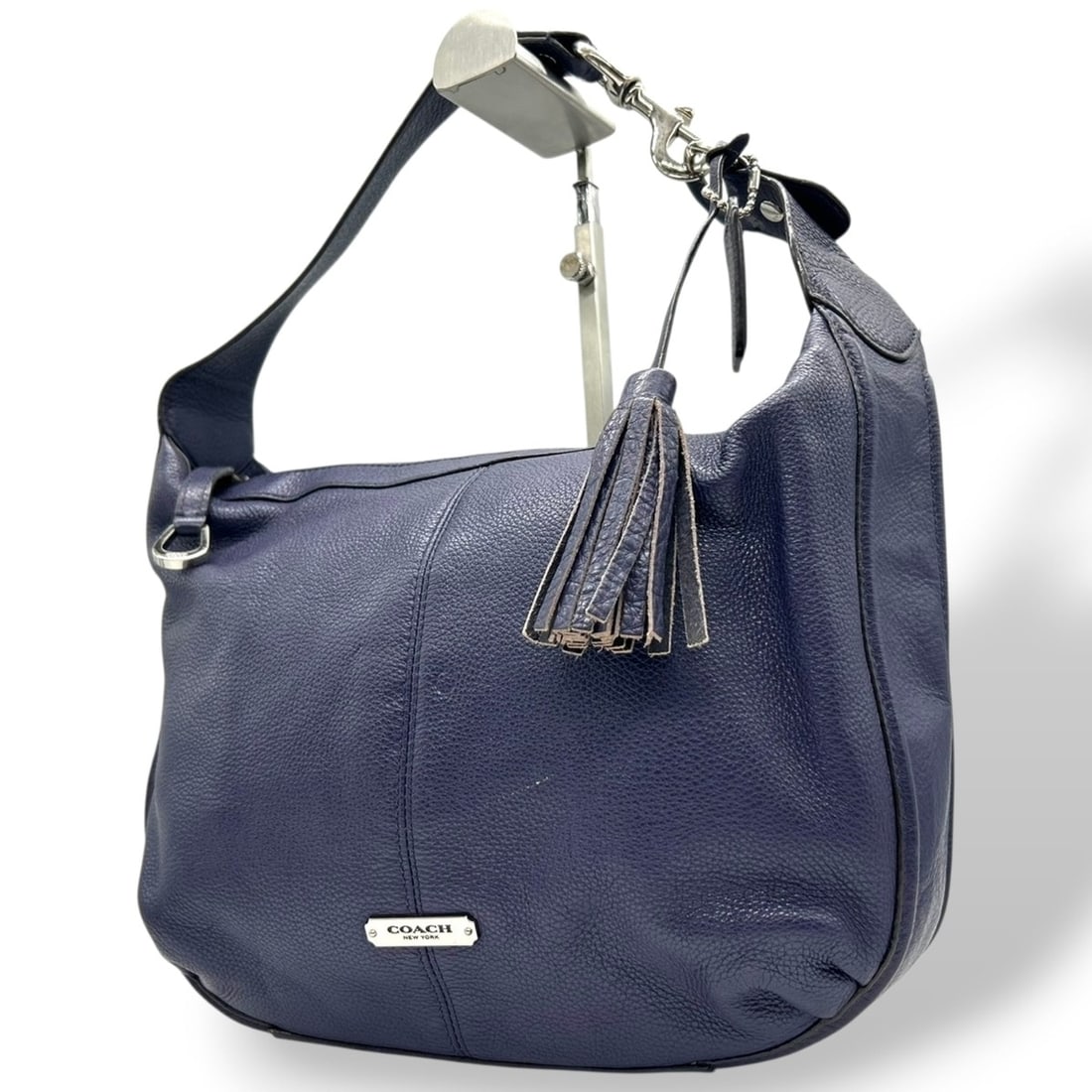 Coach Hobo Shoulder Bag, One-Shoulder Leather, Purple with Silver Hardware, F23960 U1: --- Catalog ---Category: SizeSize (HxWxD): 20cm x 29cm x 7cm / 7.87'' x 11.41'' x 2.75''Category: DesignType: Shoulder bagColor: PurpleGender: WomenMaterial: Leather Category: GeneralMPN: F23860Brand: