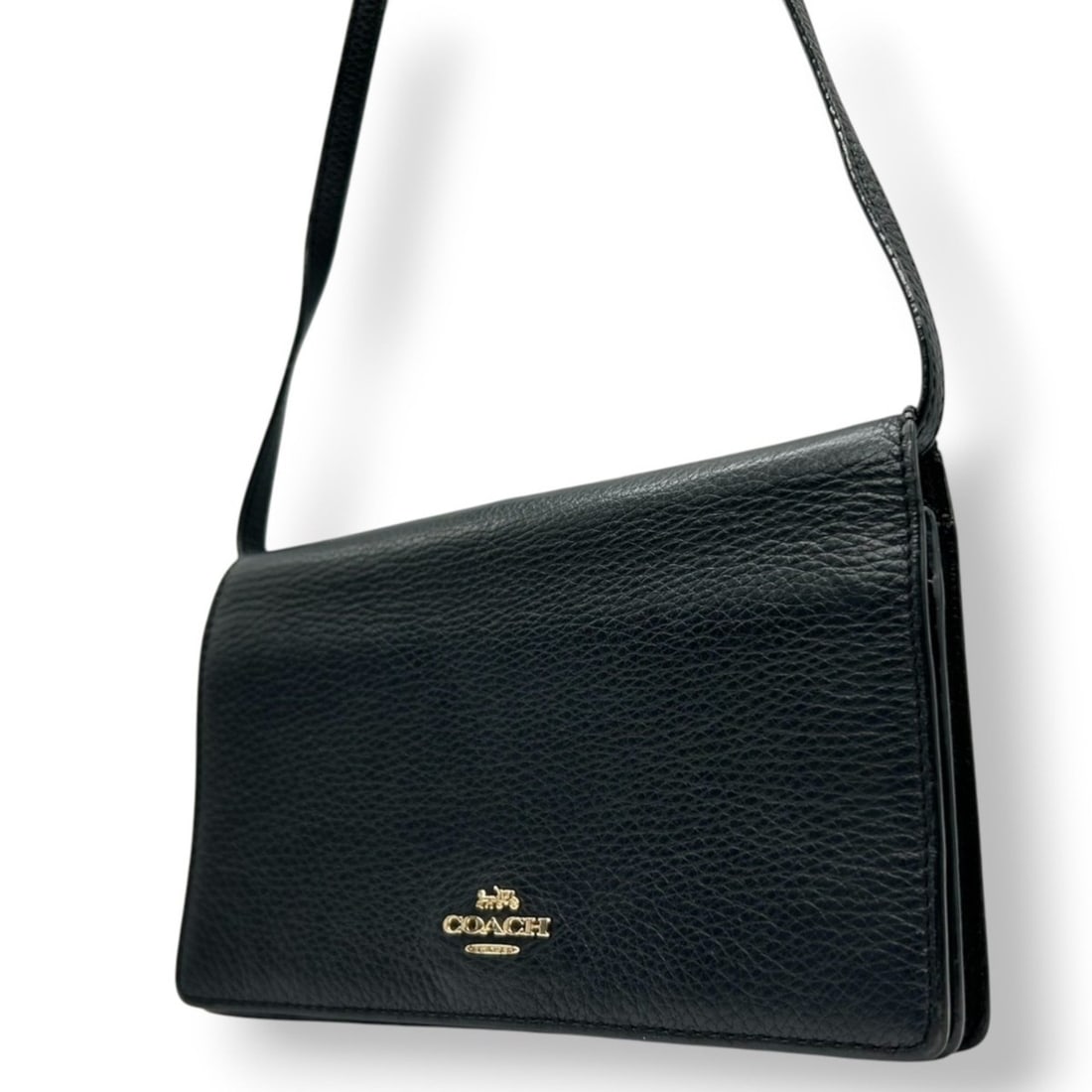 Coach shoulder bag, crossbody wallet, pebbled leather, black, gold hardware, women's size 2: --- Catalog ---Category: SizeSize (HxWxD): 12cm x 20cm x 3cm / 4.72'' x 7.87'' x 1.18''Category: DesignType: Pochette, Shoulder bagColor: BlackGender: WomenMaterial: Leather Category: GeneralBrand: Co