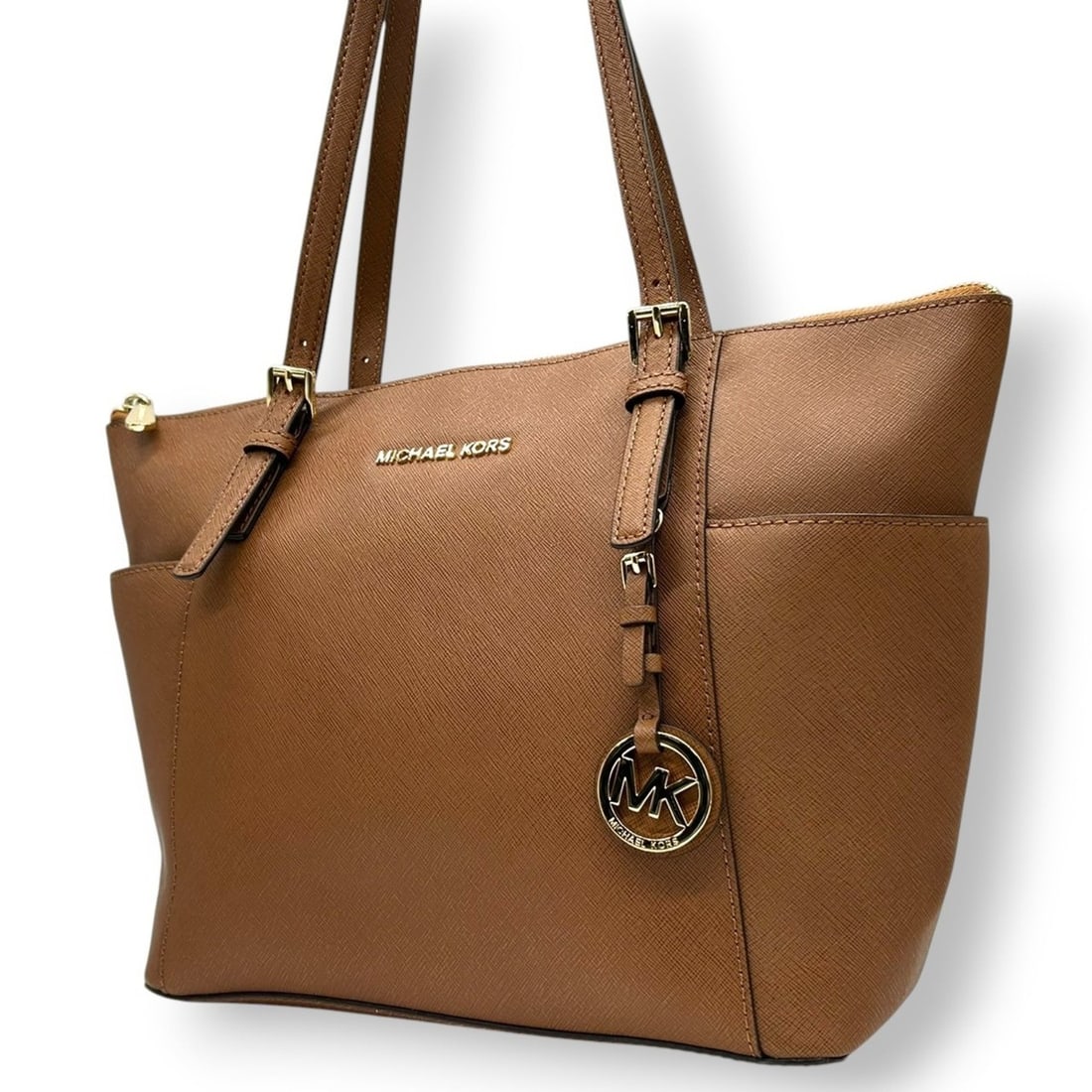 Michael Kors Women's Jet Set Item s6 Tote Bag in Brown Leather with Gold Hardware: --- Catalog ---Category: SizeSize (HxWxD): 24cm x 39cm x 11cm / 9.44'' x 15.35'' x 4.33''Category: DesignType: Shoulder bag, Tote bagColor: Brown, CamelGender: WomenMaterial: PVC , Leather Category: G