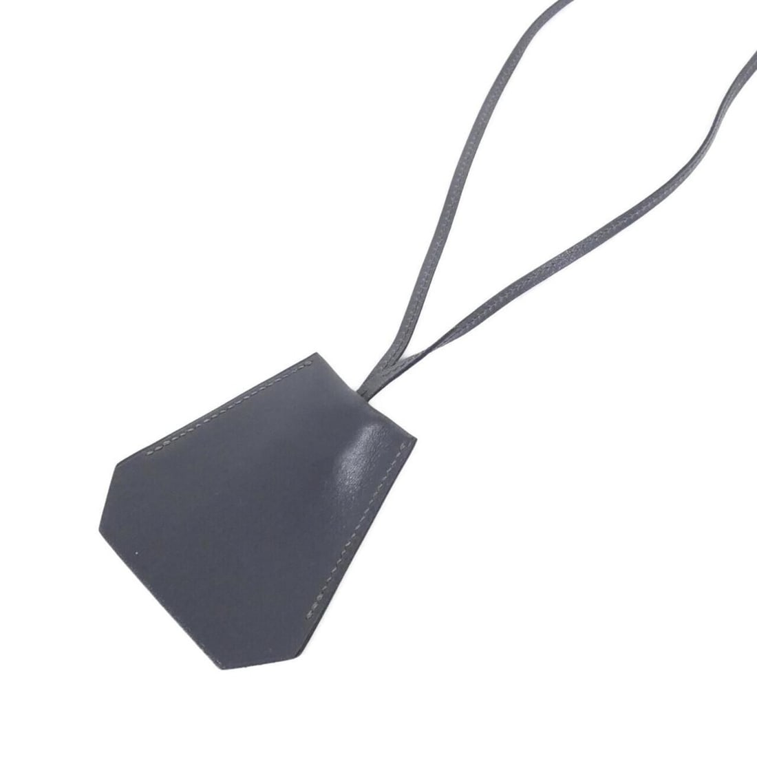 Hermes Crochet Necklace: --- Catalog ---Category: SizePendant Size: 80mm x 77mm / 3.14'' x 3.03''Neck Circumference: 103 cm / 40.55''Category: DesignColor: GraphiteGender: WomenMaterial: Box calf leatherNecklace Type: Necklac