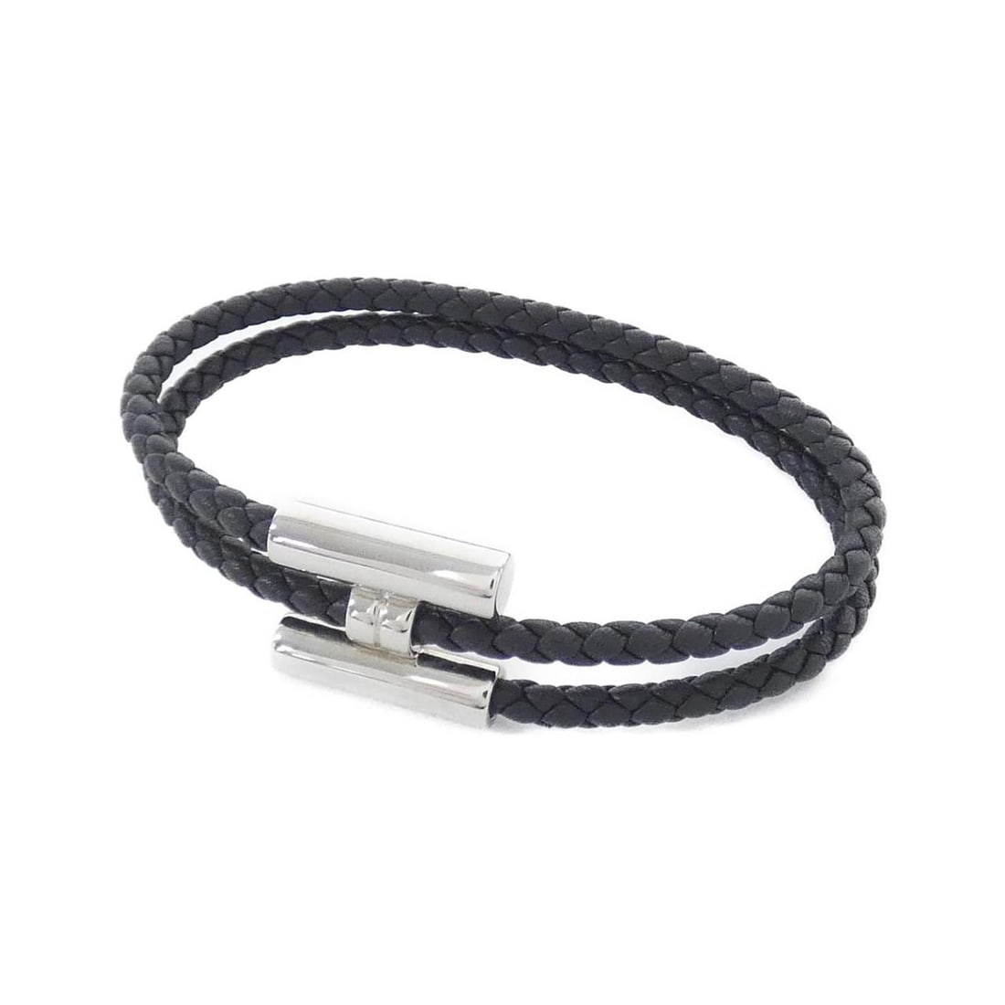 Hermes Hermès Tourni Tresse 068406FP Bracelet: --- Catalog ---Category: SizeLength: 17cm / 6.69''Category: DesignType: Charm braceletColor: Black, SilverGender: Men,WomenMaterial: Swift leatherCategory: GeneralMPN: 068406FPBrand: Hermes--- Item Li