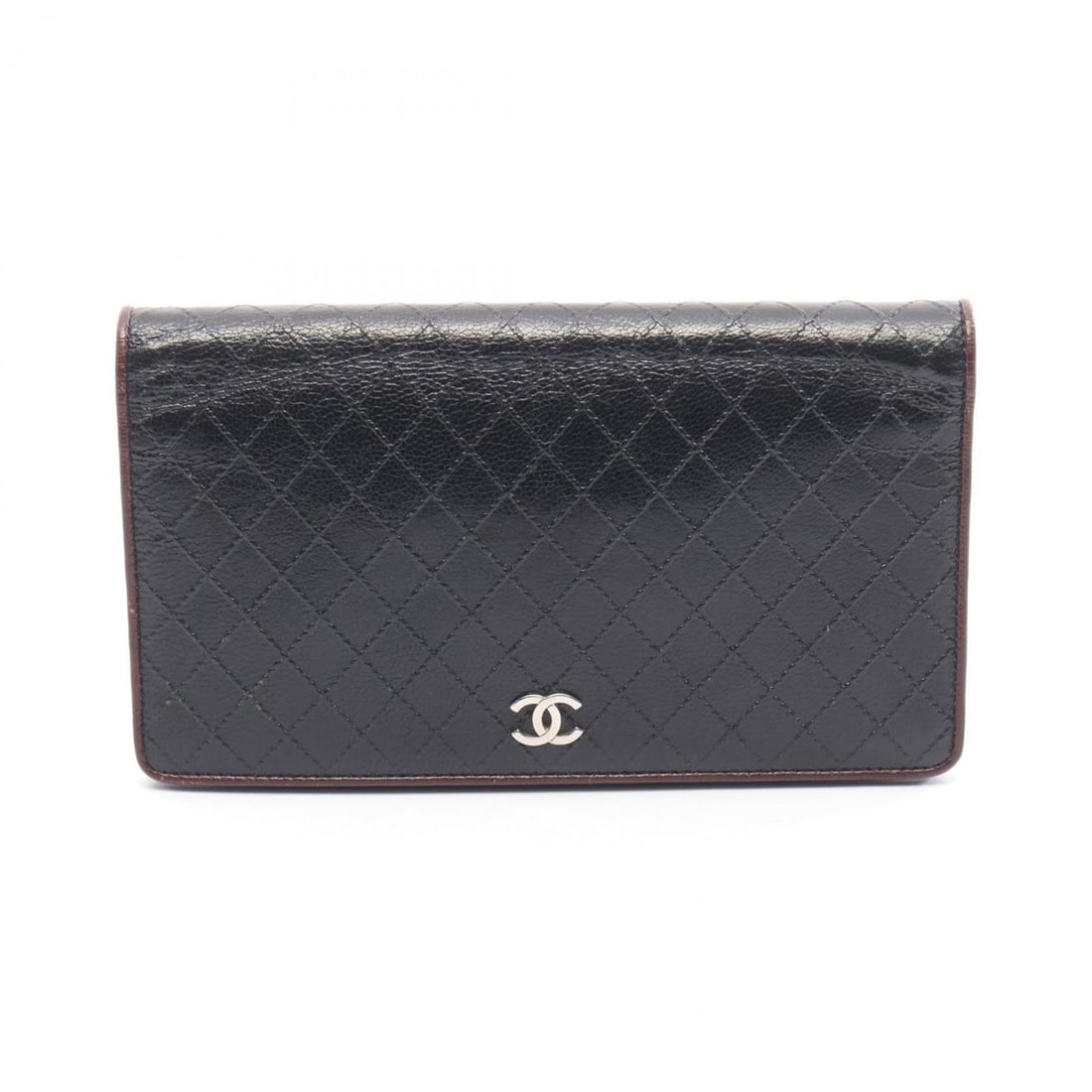 CHANEL Bicolore Leather Bifold Long Wallet for Women in Black and Bordeaux: --- Catalog ---Category: SizeSize (HxWxD): 10.5cm x 18cm x 1.5cm / 4.13'' x 7.08'' x 0.59''Category: DesignType: Long wallet (bi-fold)Color: Black, BordeauxGender: WomenMaterial: Leather Category: Gen