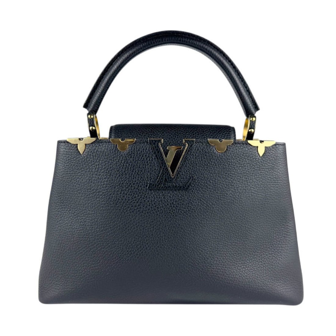 Louis Vuitton Capucines PM Handbag Shoulder Bag in Noir Gold Leather, Women's, M54663 z7913: --- Catalog ---Category: SizeSize (HxWxD): 18cm x 31cm x 10.5cm / 7.08'' x 12.2'' x 4.13''Category: DesignType: Handbag, Shoulder bagColor: NoirGender: WomenMaterial: Leather Category: GeneralMPN: M54