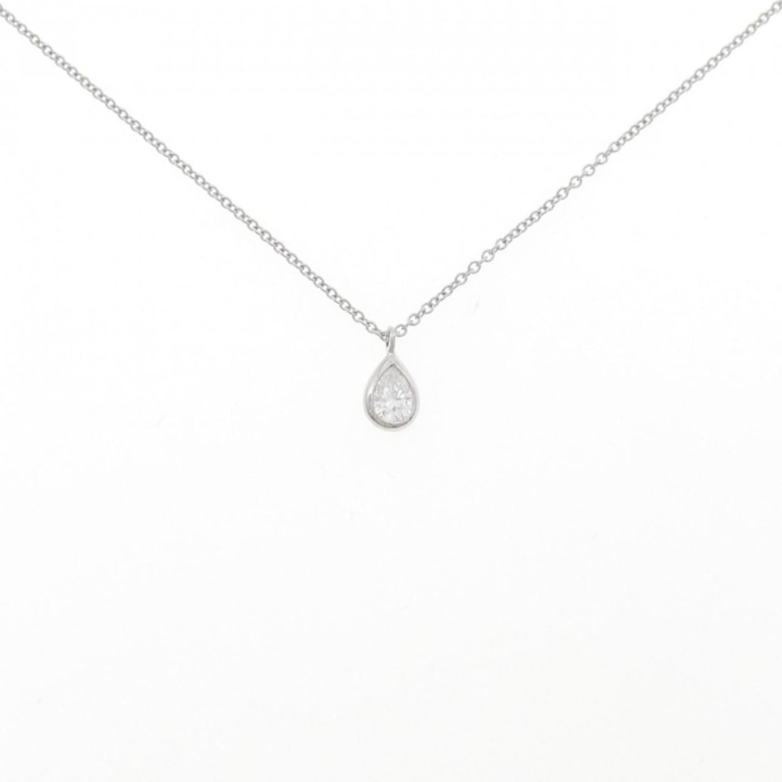 Tiffany By the Yard Necklace: --- Catalog ---Category: SizePendant Size: 8.9mm x 4.8mm / 0.35'' x 0.18''Neck Circumference: 41 cm / 16.14''Category: DesignStone: DiamondGender: WomenMaterial: Platinum 950Pendant Type: PendantNeckl