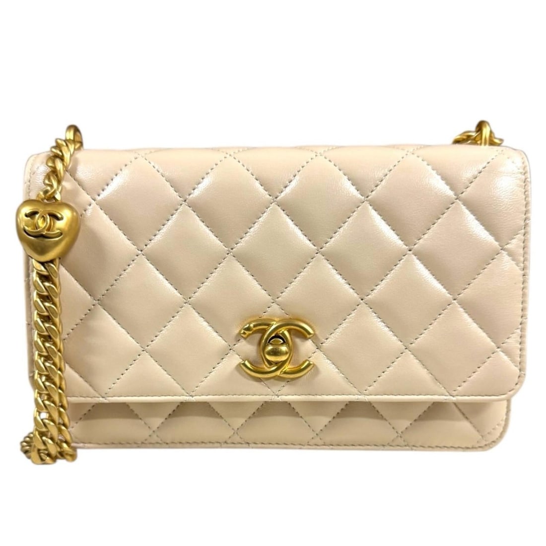 Chanel Matelasse Shoulder Bag Lambskin Beige Plate Women's CHANEL Used Heart Adjuster Chain Wallet: --- Catalog ---Category: SizeSize (HxWxD): 12cm x 19cm x 3cm / 4.72'' x 7.48'' x 1.18''Category: DesignType: Chain/Shoulder walletColor: BeigeGender: WomenMaterial: Leather Leather/Fur Type: LambskinC