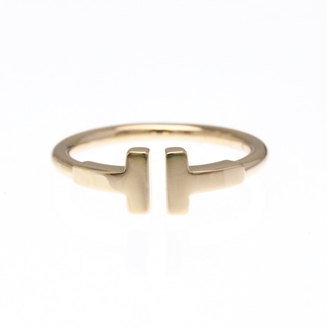 Tiffany T-wire Ring Pink Gold (18K) Fashion No Stone Band Ring Pink Gold: --- Catalog ---Category: SizeWidth: 1.8mm / 0.07''Weight: 3g / 0.1oz.JP Size: 9US Size: 5Category: DesignType: Band ringColor: Pink goldMetal: GoldStone: No StoneStyle: FashionGender: Men,WomenMateria