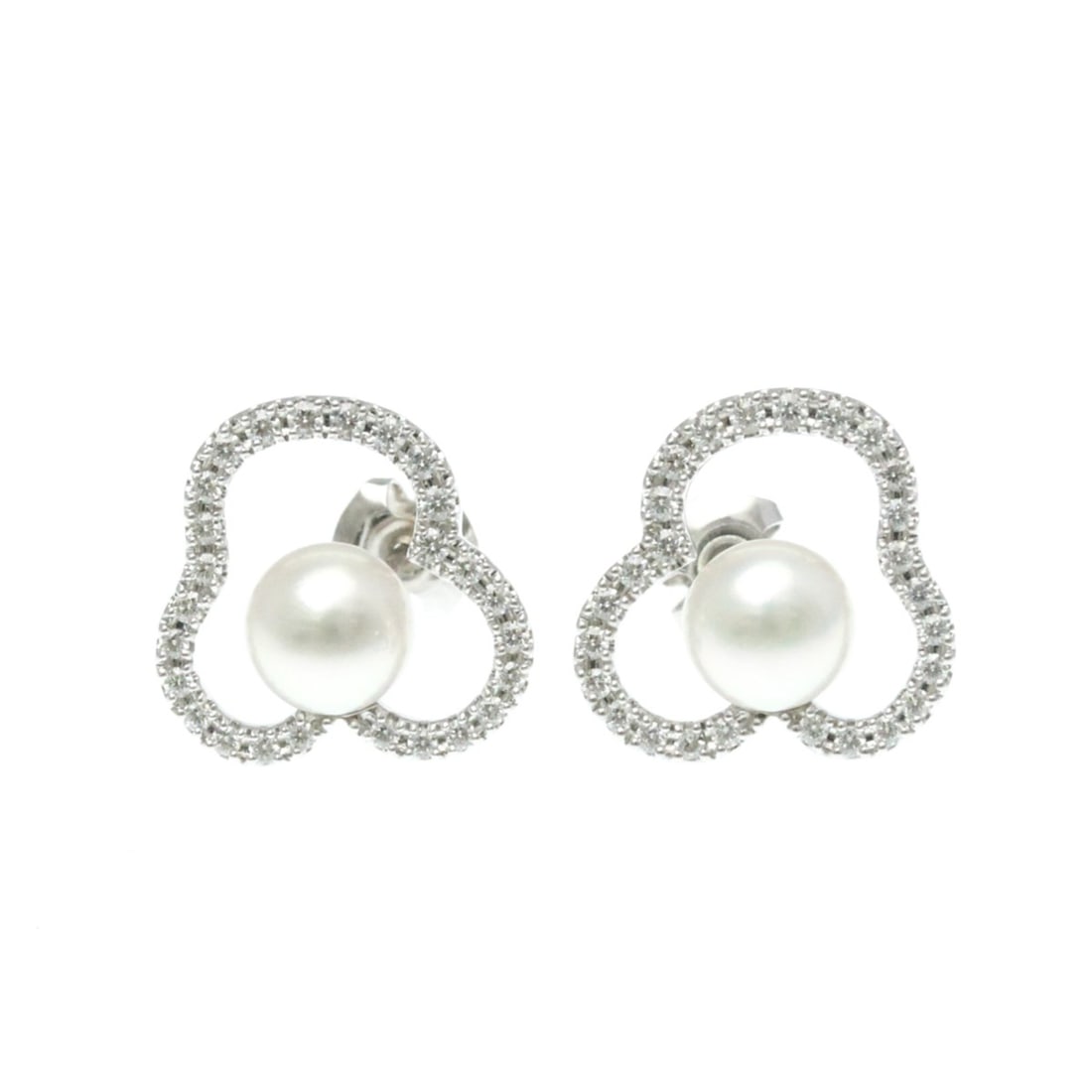 Tasaki Chants Signature Diamond Pavé Earrings Diamond,Pearl White Gold (18K) Stud Earrings Silver: --- Catalog ---Category: SizeWeight: 6.3g / 0.22oz.Size (HxWxD): 16.30mm x 16.50mm / 0.64'' x 0.65''Category: DesignType: Stud earringsColor: SilverMetal: White GoldStone: Diamond, PearlStyle: Fashion