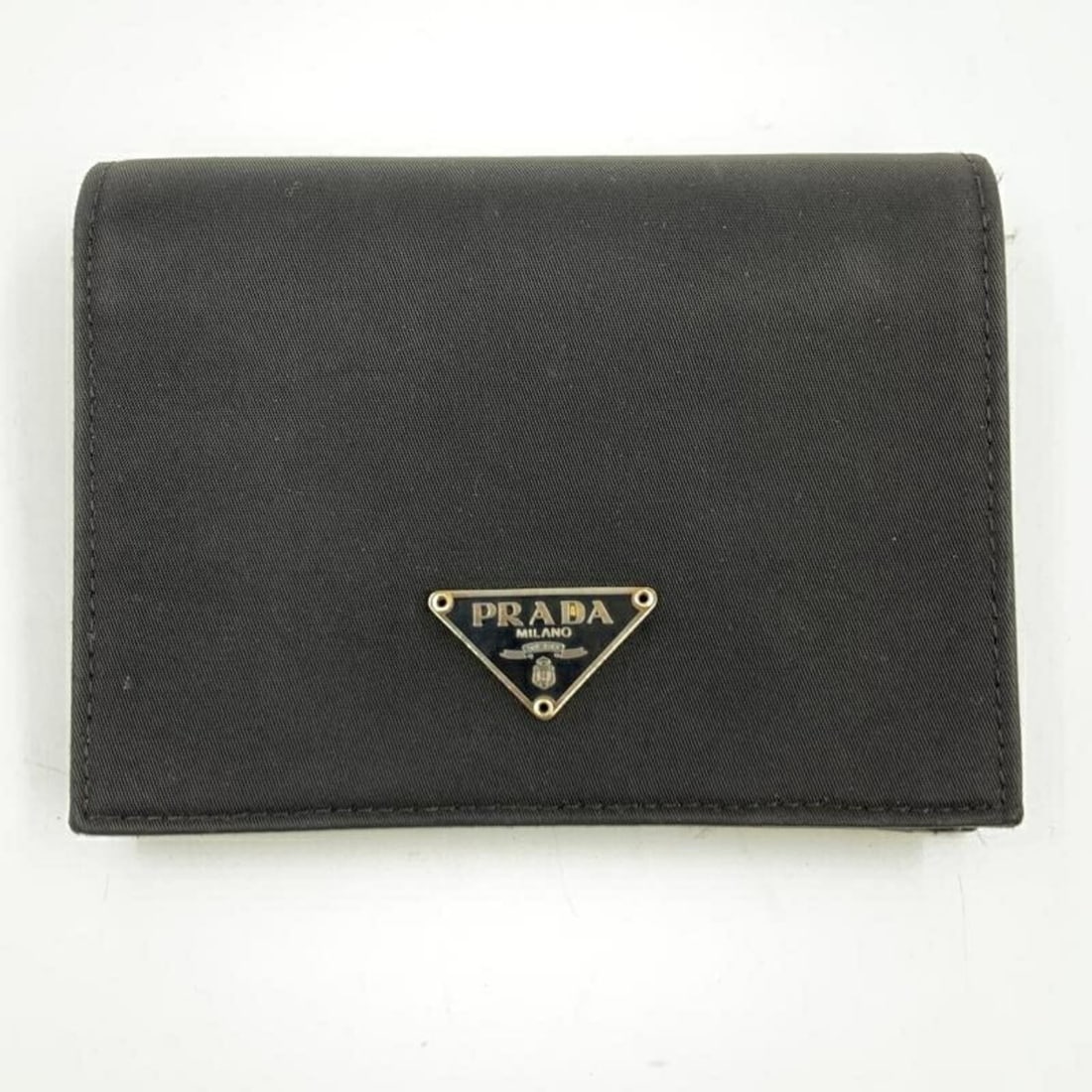 PRADA Tessuto Folding Wallet Black M204 R-C Prada: --- Catalog ---Category: SizeSize (HxWxD): 9cm x 12.5cm x 2.5cm / 3.54'' x 4.92'' x 0.98''Category: DesignType: Wallet (bi-fold)Color: BlackGender: Men,WomenCategory: GeneralBrand: Prada--- Item List