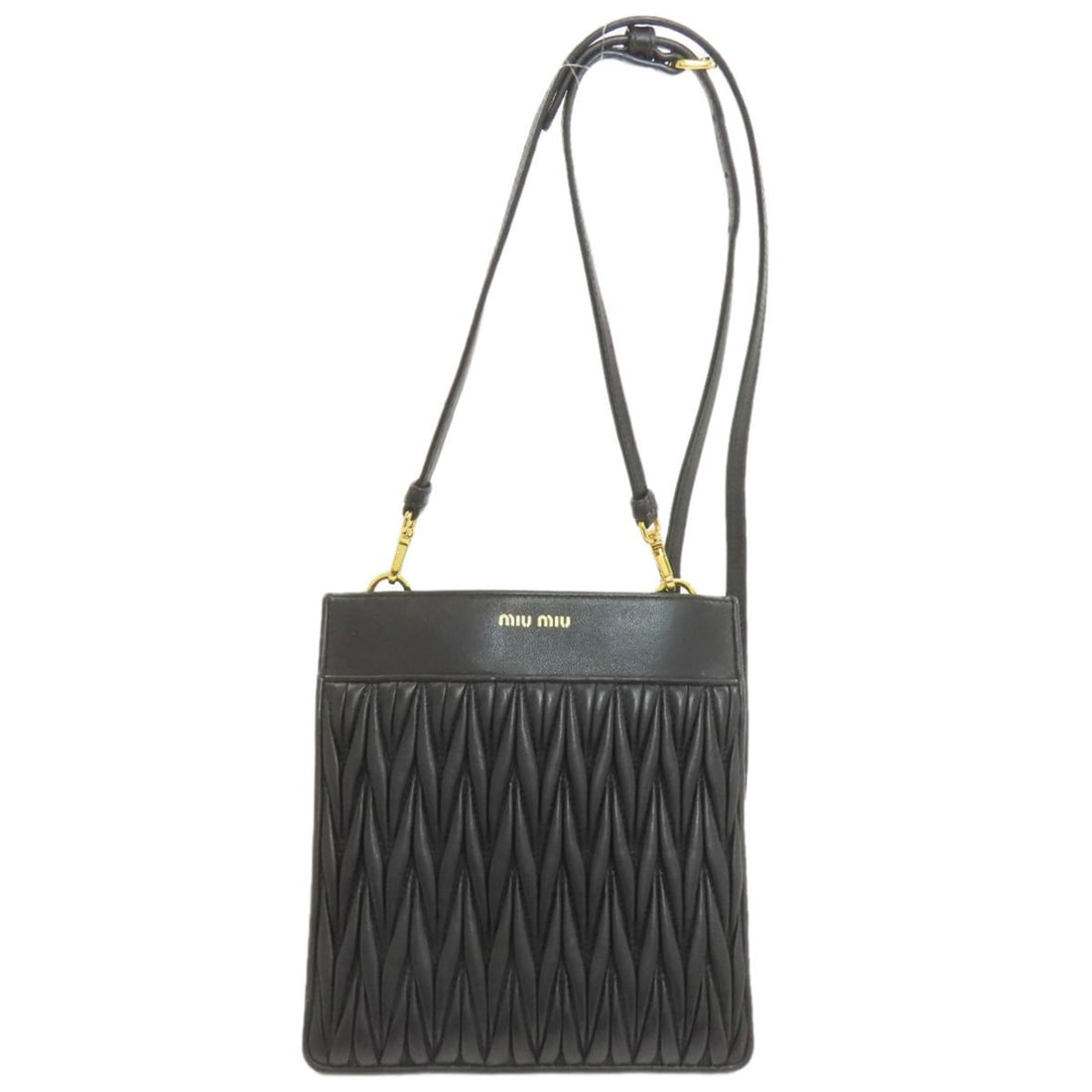Miu Miu Miu Matelasse Shoulder Bag in Calfskin for Women MIUMIU: --- Catalog ---Category: SizeSize (HxWxD): 18cm x 17cm x 5.00mm / 7.08'' x 6.69'' x 0.19''Category: DesignType: Shoulder bagColor: BlackGender: WomenMaterial: Leather Leather/Fur Type: CalfskinCategor