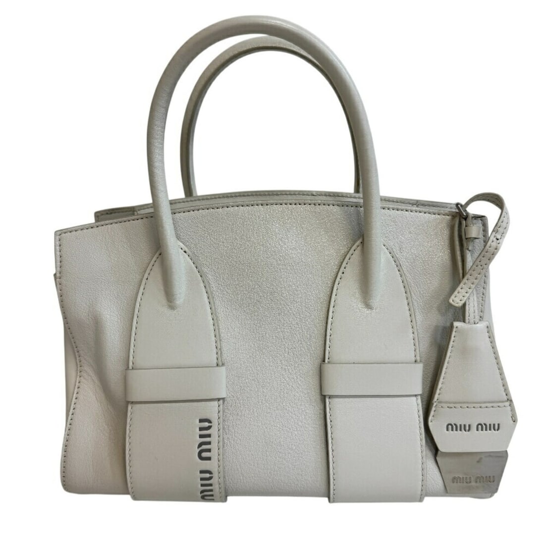 MIUMIU Miu 5BA101 Handbag White Women's: --- Catalog ---Category: SizeSize (HxWxD): 21cm x 30cm / 8.26'' x 11.81''Strap Length: 52cm / 20.47''Handle Length: 10.5cm / 4.13''Category: DesignType: HandbagColor: WhiteGender: WomenMaterial: Leath